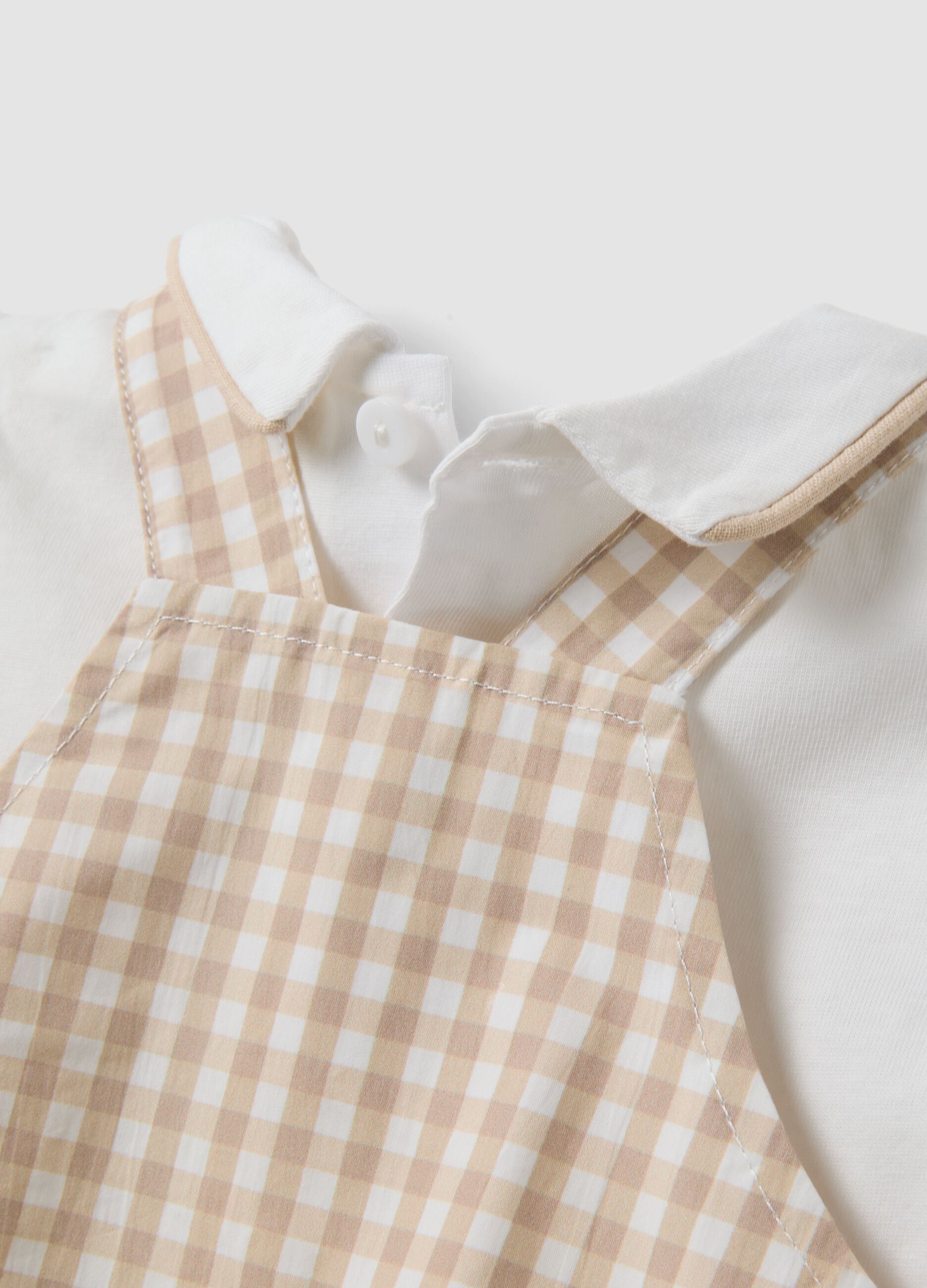 Beige organic cotton set with T-shirt and short dungarees