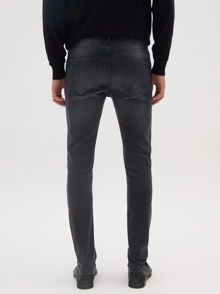 Jeans neri super skinny in cotone elasticizzato_2