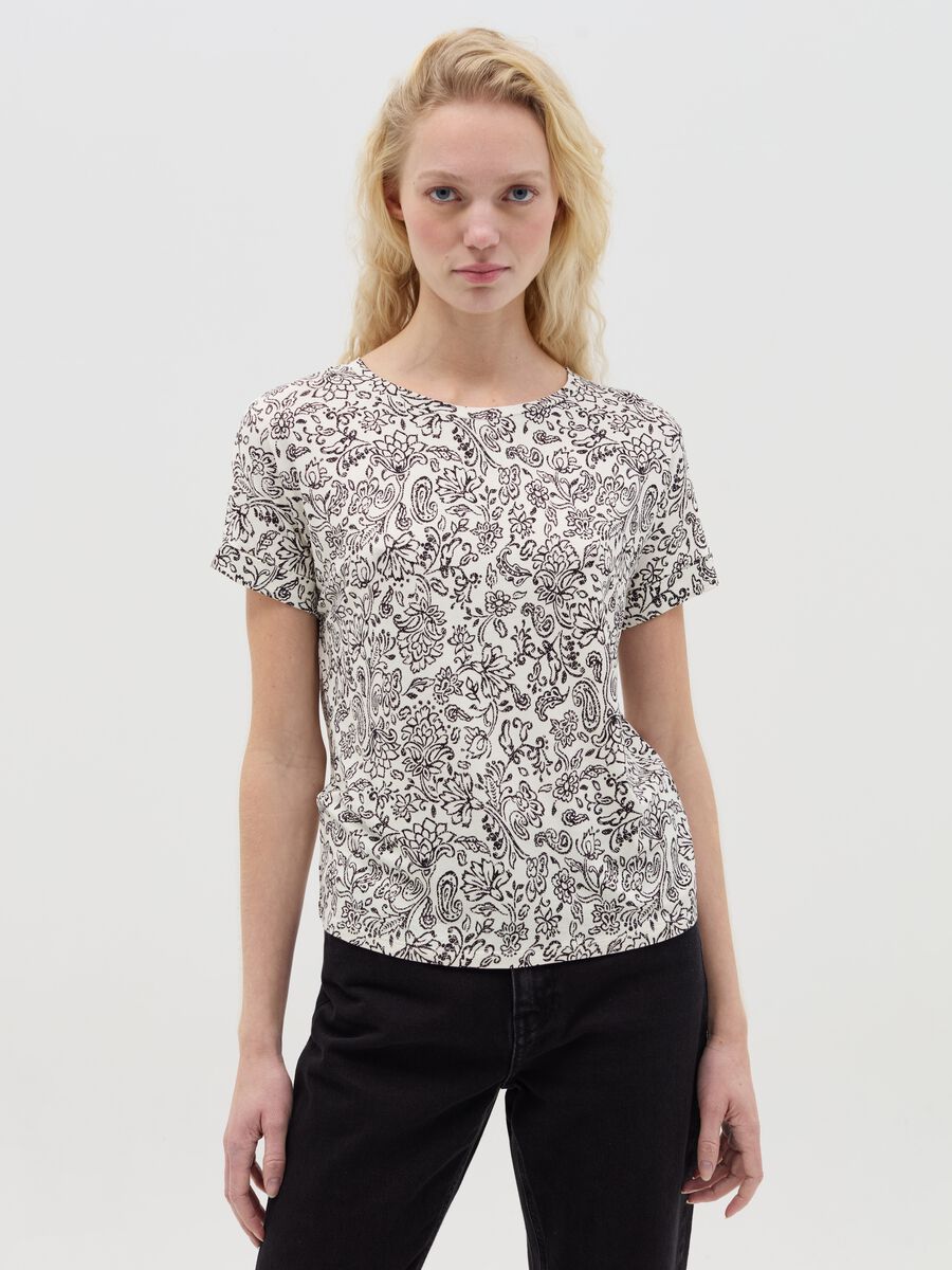 T-shirt with short sleeves and floral print_0