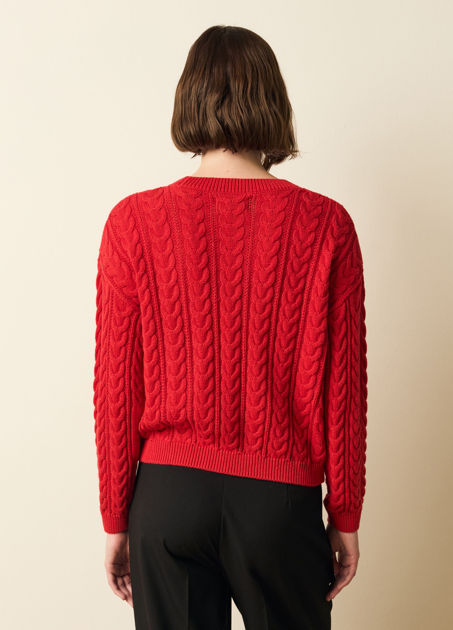 Cable-knit pullover with round neck