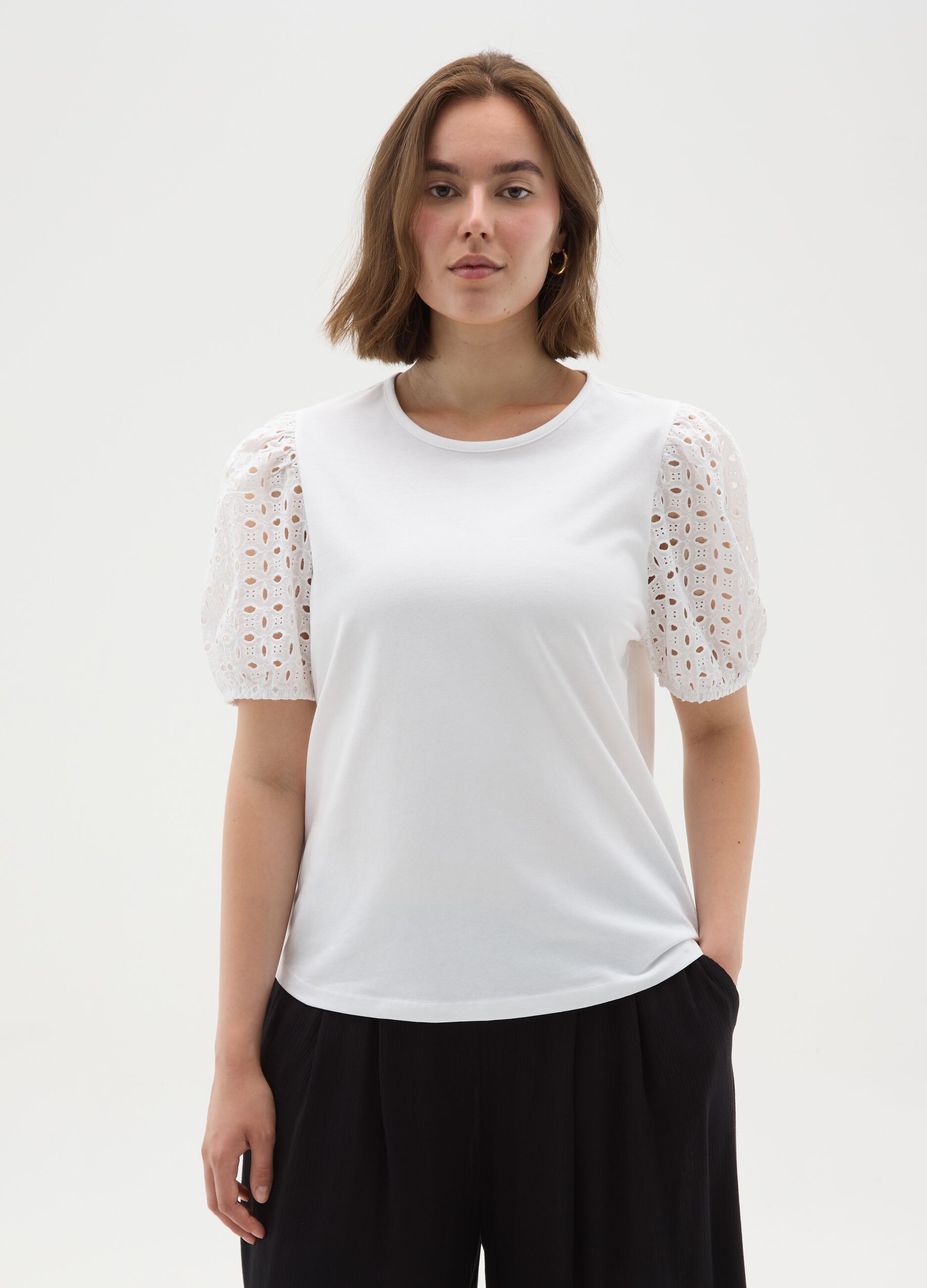 Women's white regular fit stretch cotton T-shirt with balloon sleeves