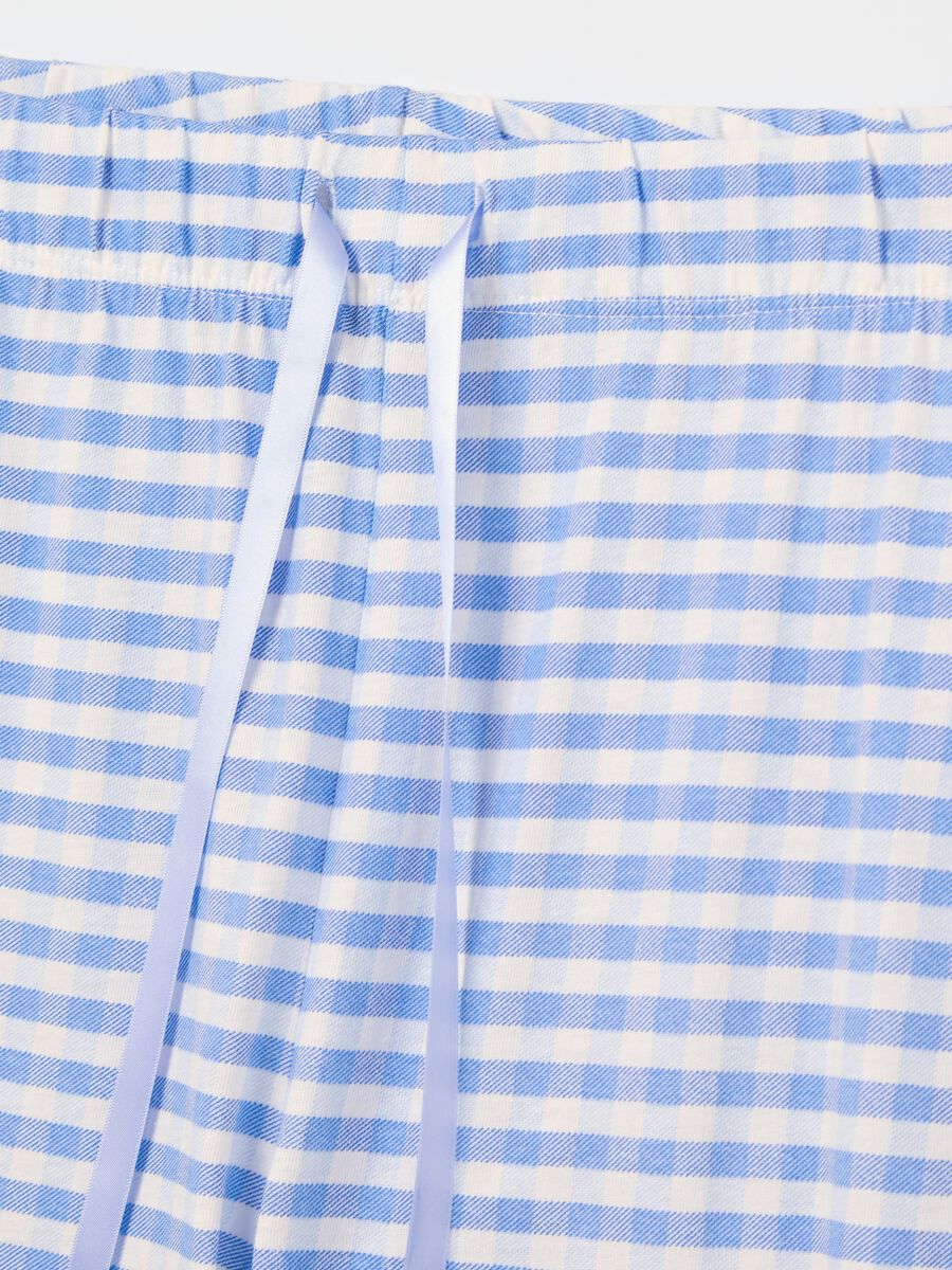 Capri pyjama trousers in white and light blue gingham_5