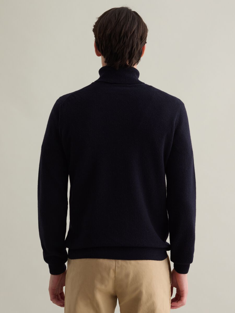 Lambswool pullover with high neck_3