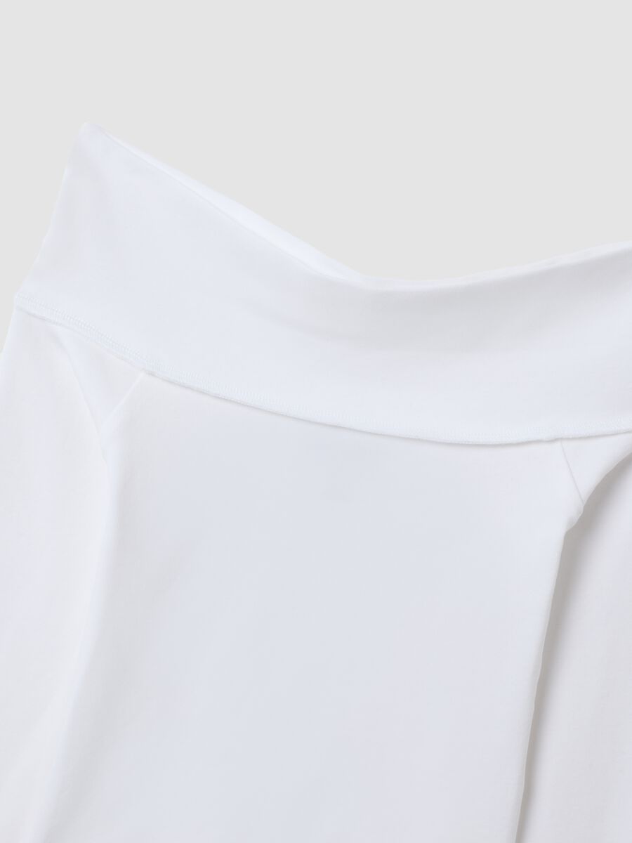 T-shirt bianca in cotone elasticizzato con scollo a barchetta slim fit_4