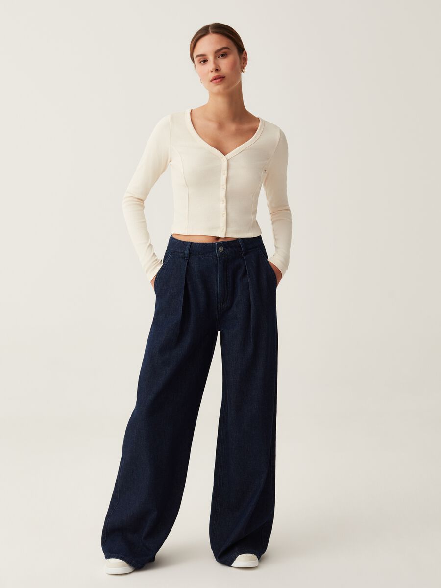 T-shirt cropped a maniche lunghe con bottoni_0
