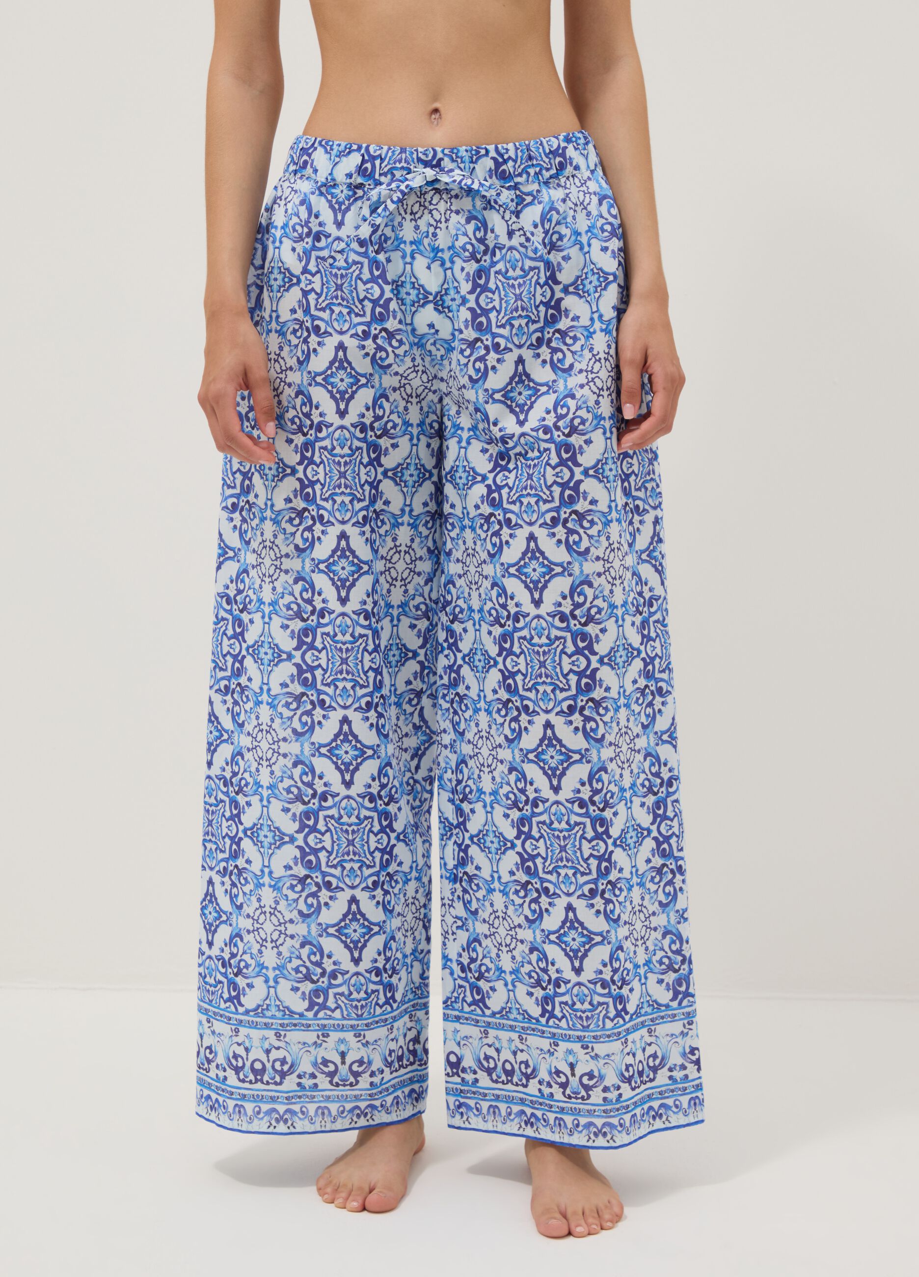 Blue pure cotton trousers with all-over print