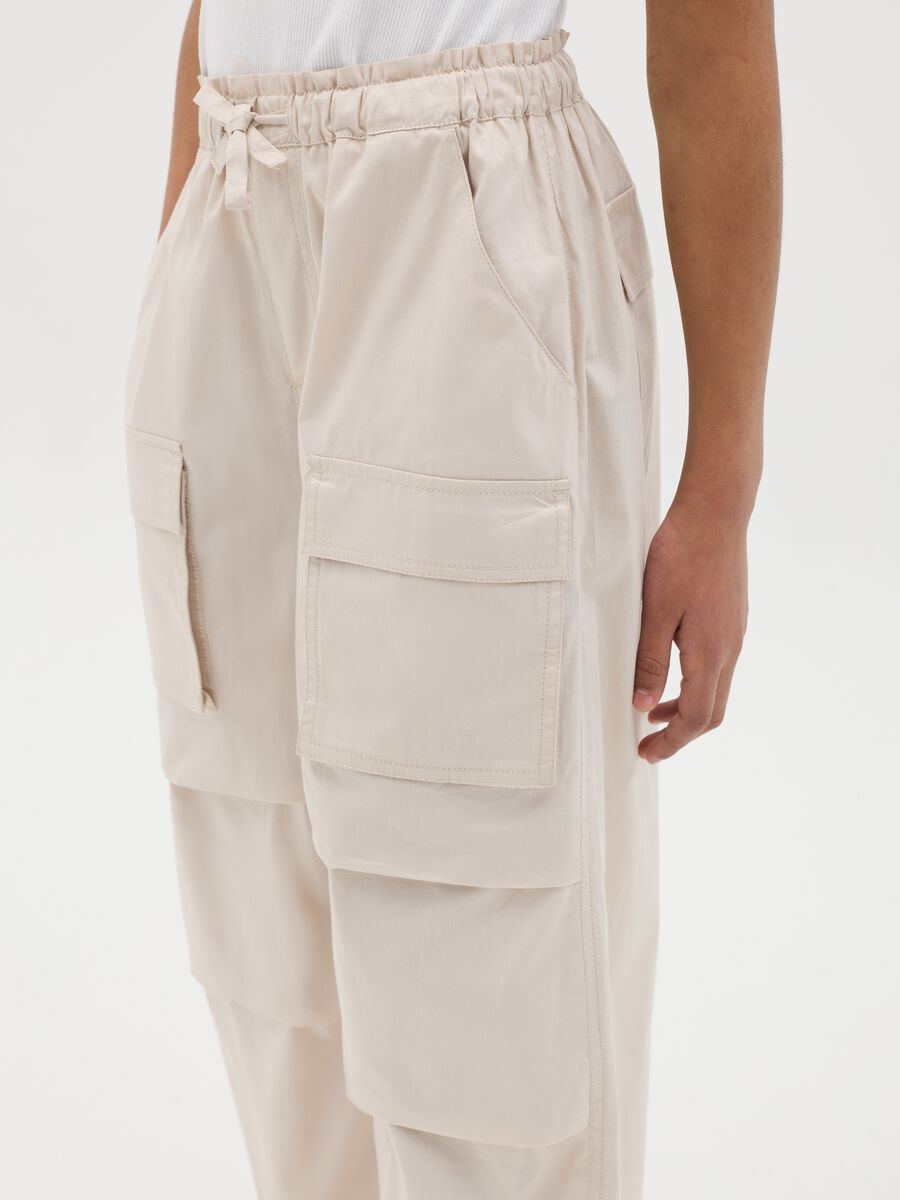Girls’ trousers in 100% beige cotton with regular fit_2