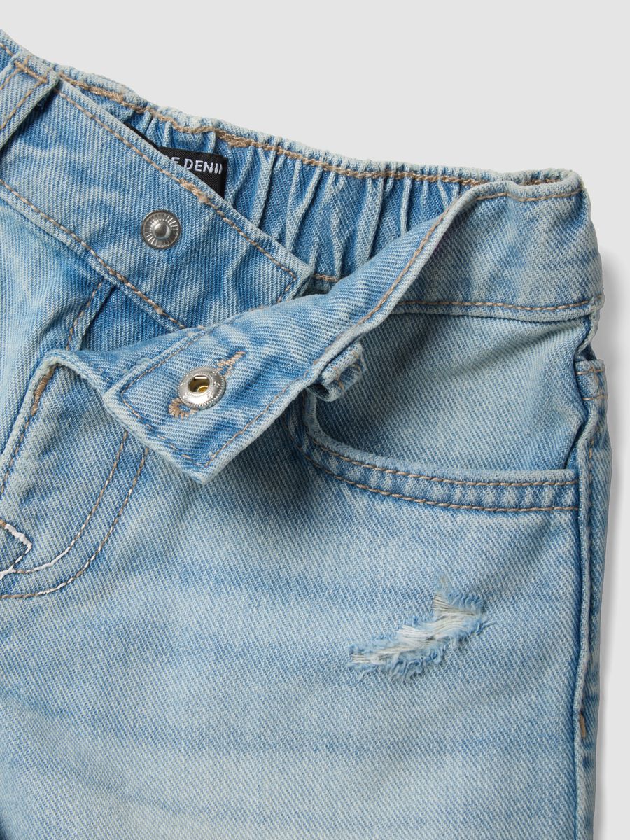 Shorts denim blu in puro cotone da bambina regular fit con strappi_2