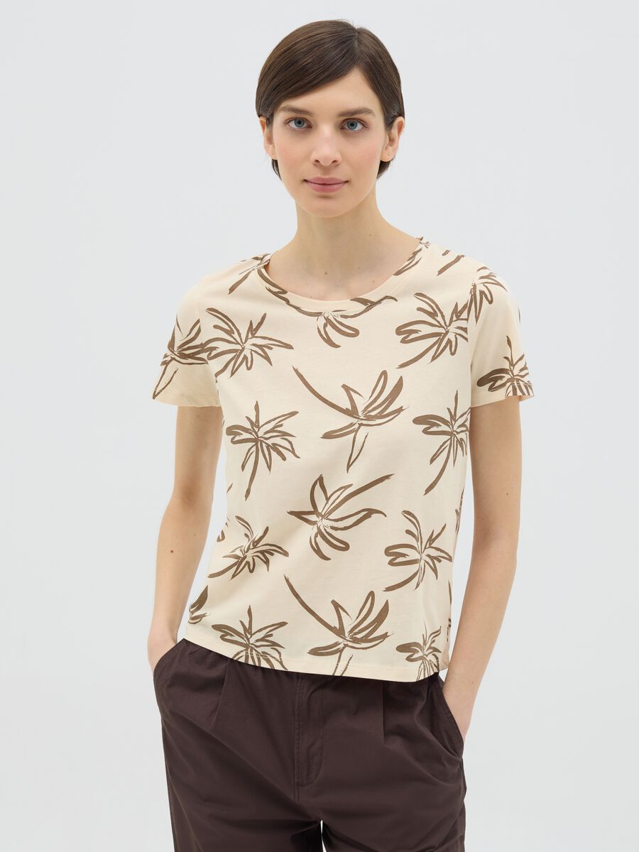 Beige T-shirt with floral print_0
