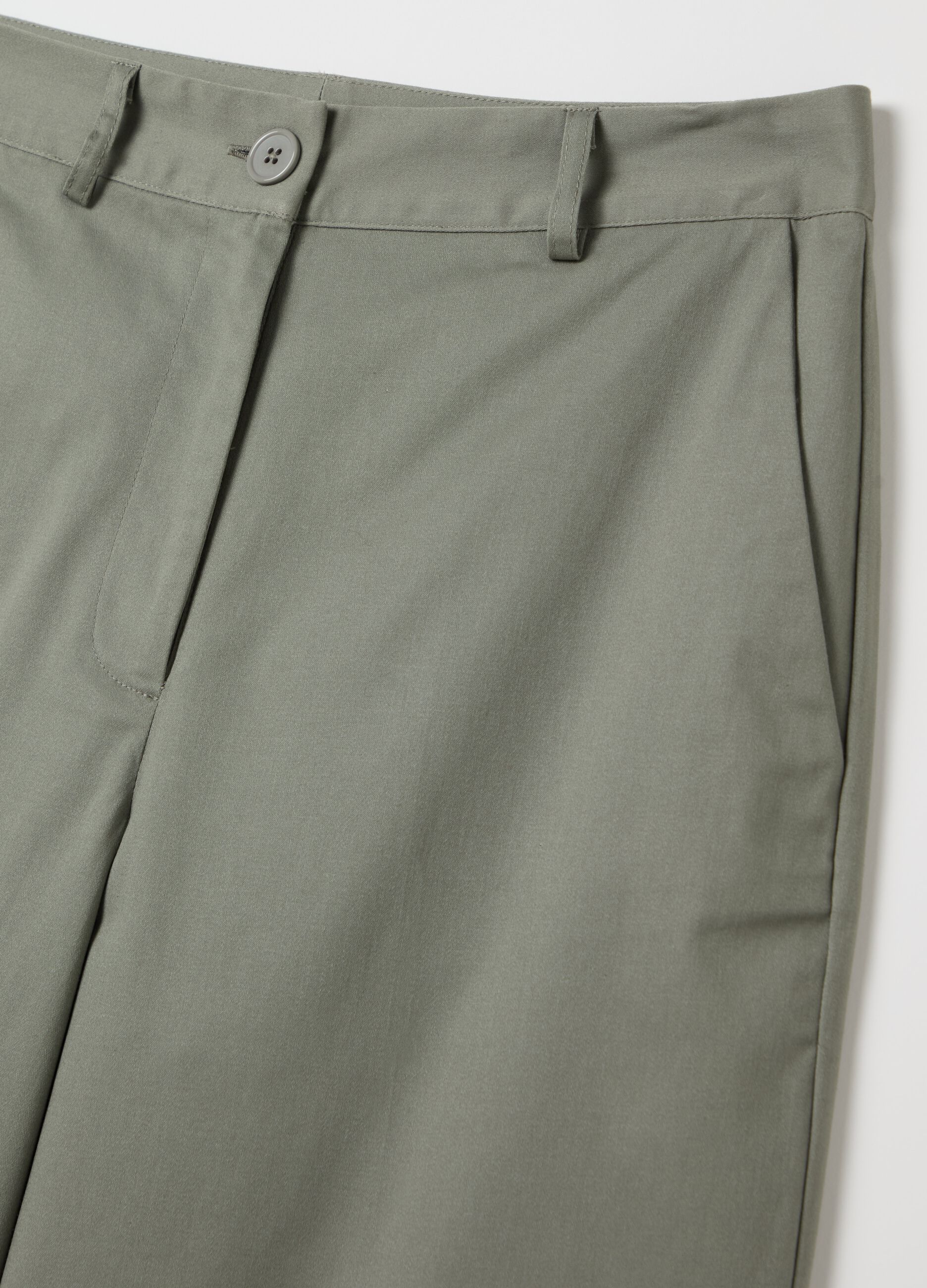 Pantaloni chino a gamba larga