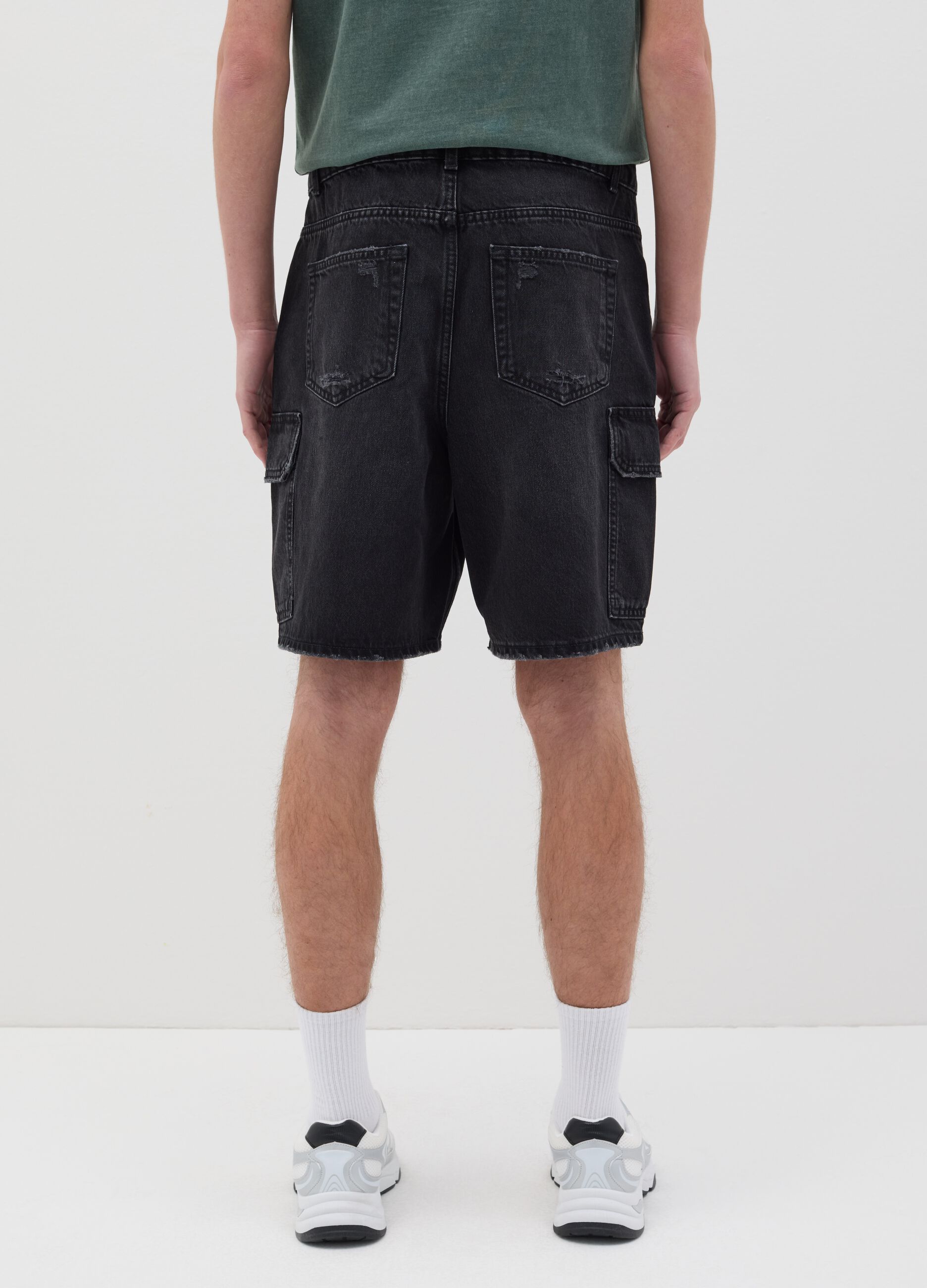 Cargo Bermuda shorts in black denim
