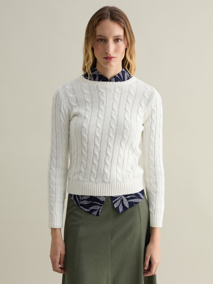 Ribbed pullover with cable-knit design_0