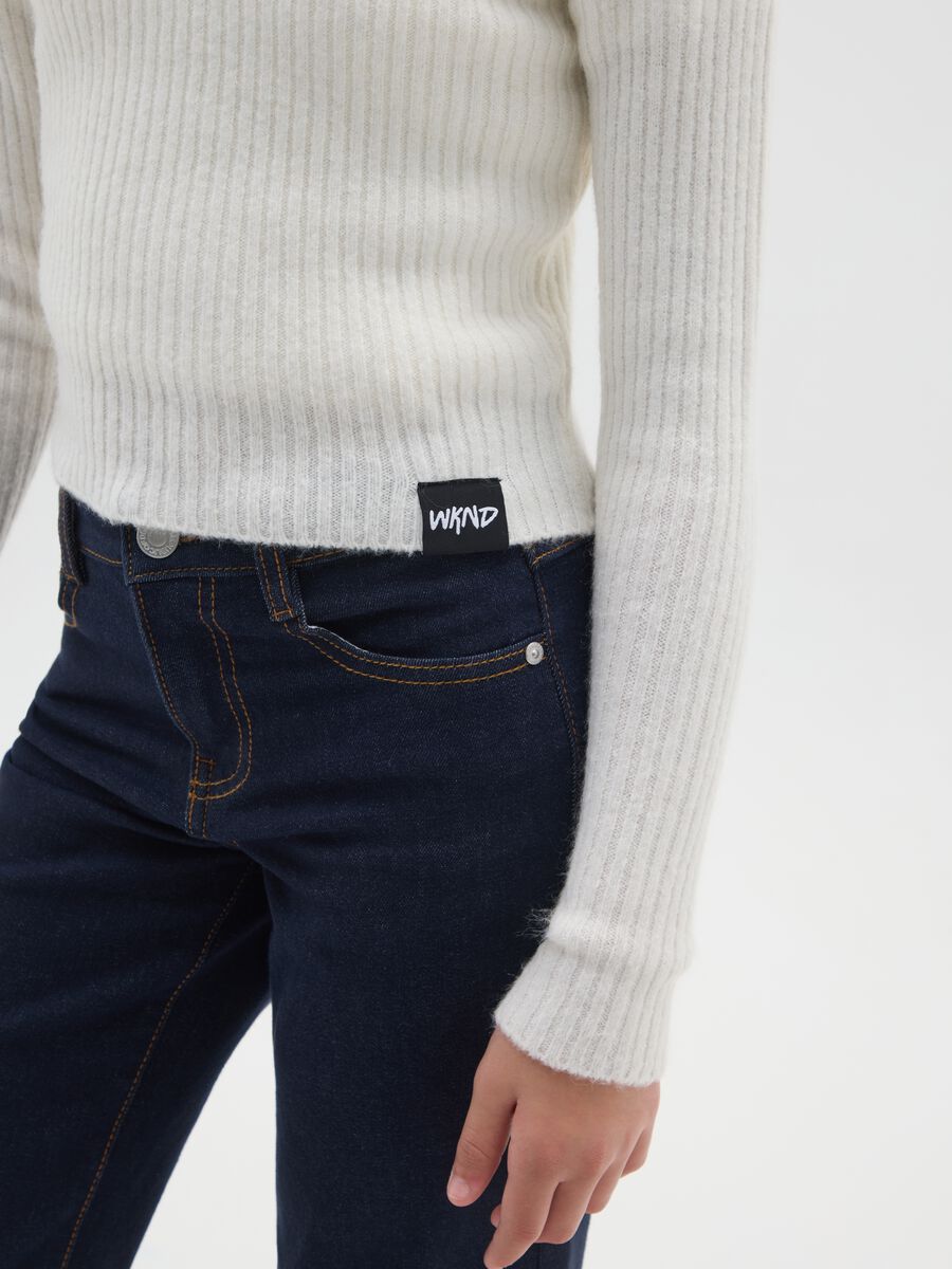 Maglione da ragazze in misto lana bianco vestibilità fitted con cappuccio_2