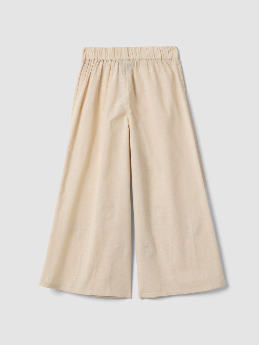 Pantaloni in puro cotone beige da bambina wide leg con ricami floreali_1