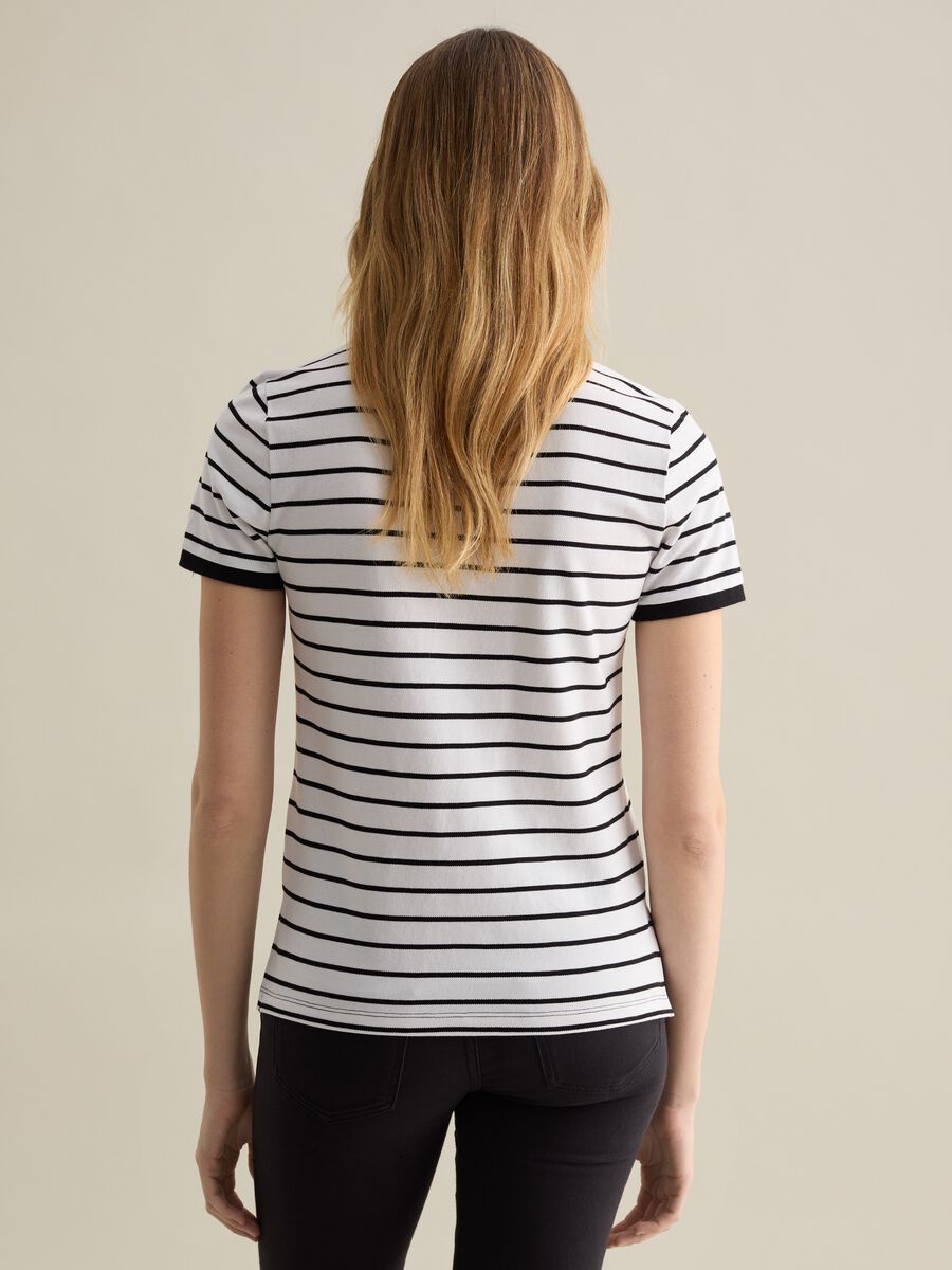 Black and white striped polo shirt in piquet_3