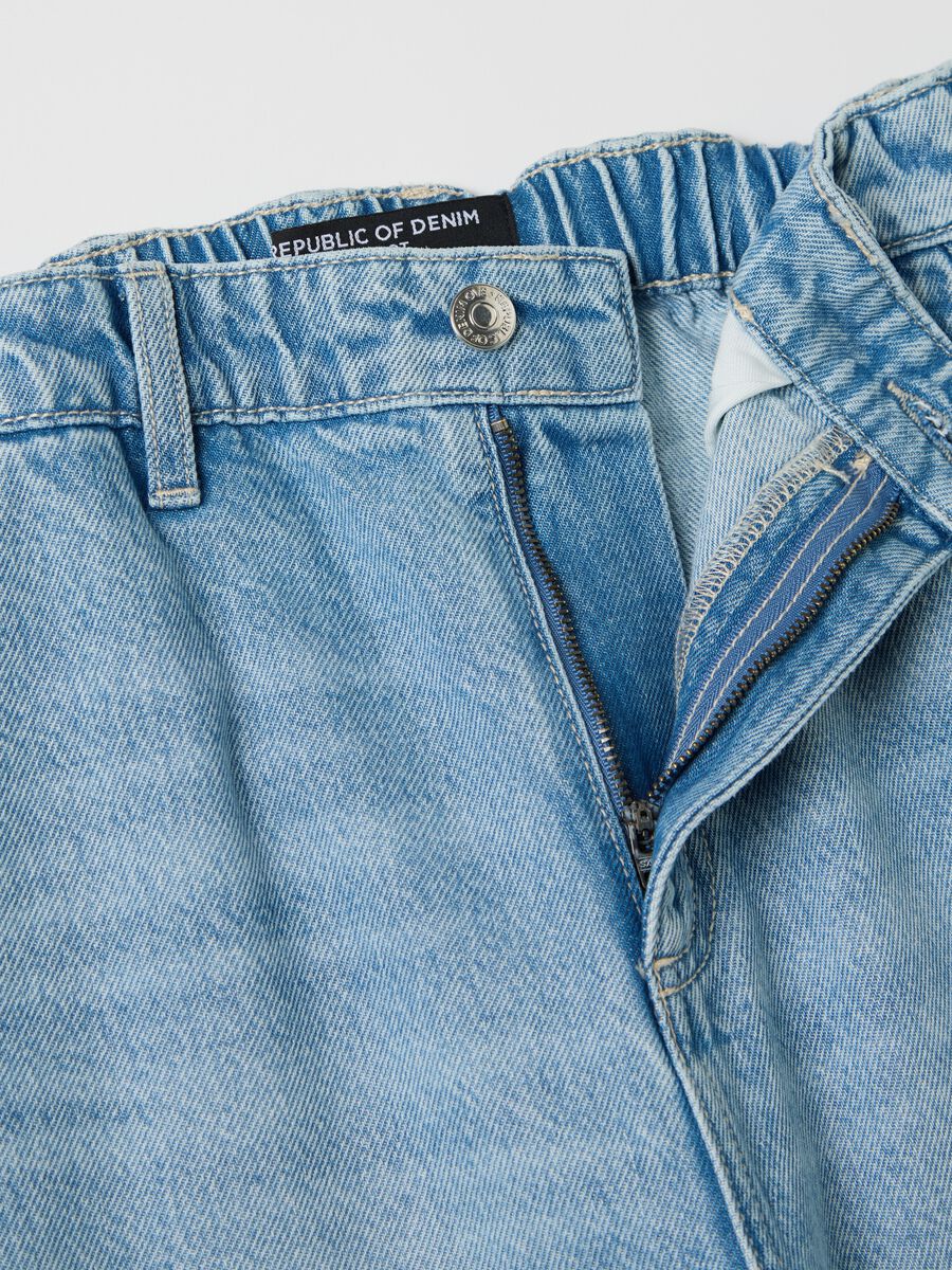 Light blue carrot-fit jeans in cotton_5