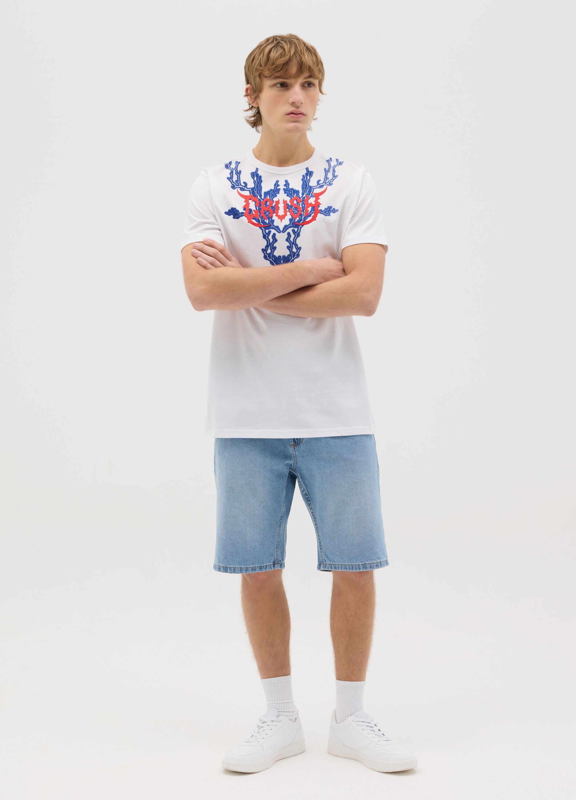 White short-sleeved T-shirt with lightning print