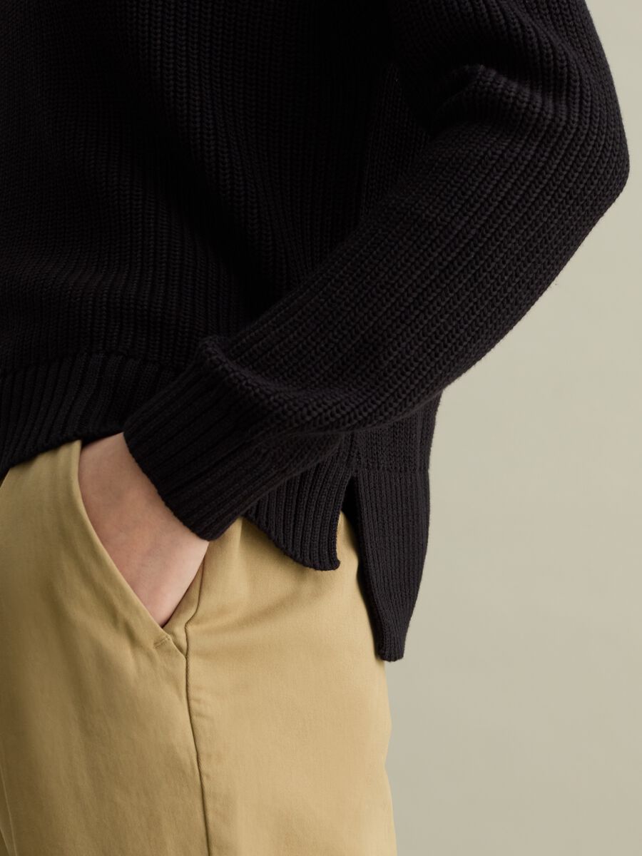 Knit pullover with raglan sleeves_2