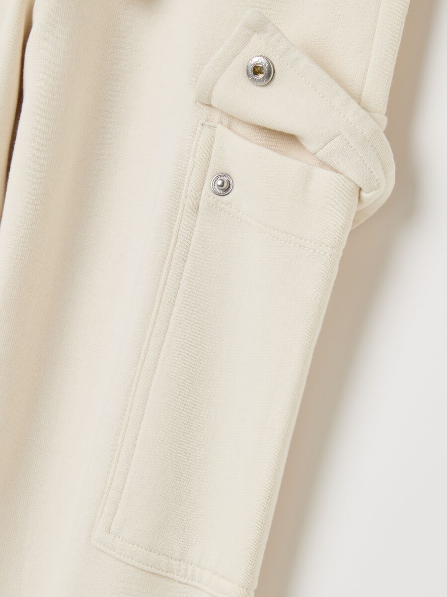 Joggers with drawstring and pockets_3