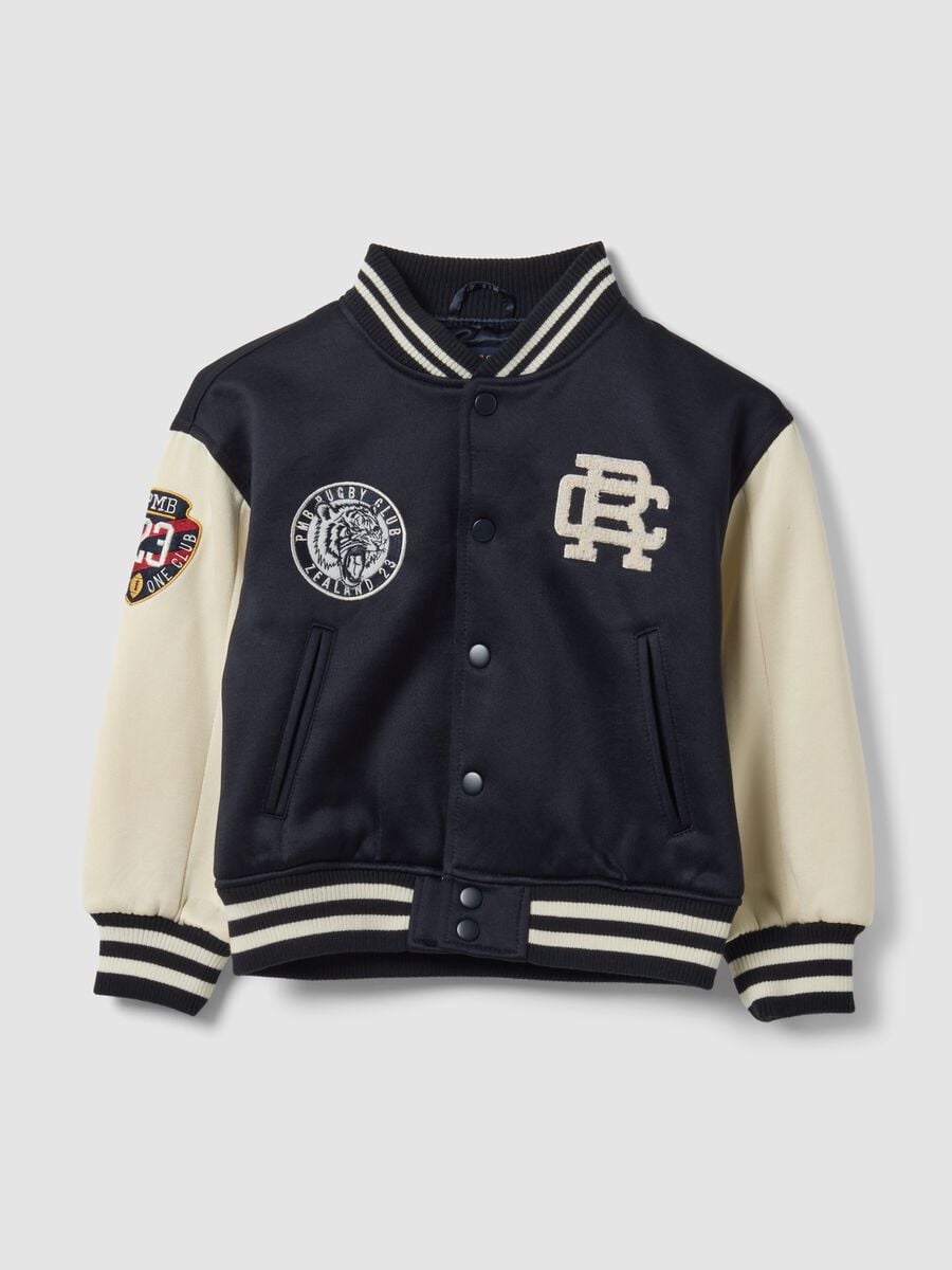 Giacca college blu con maniche beige e stampa per bambino_0