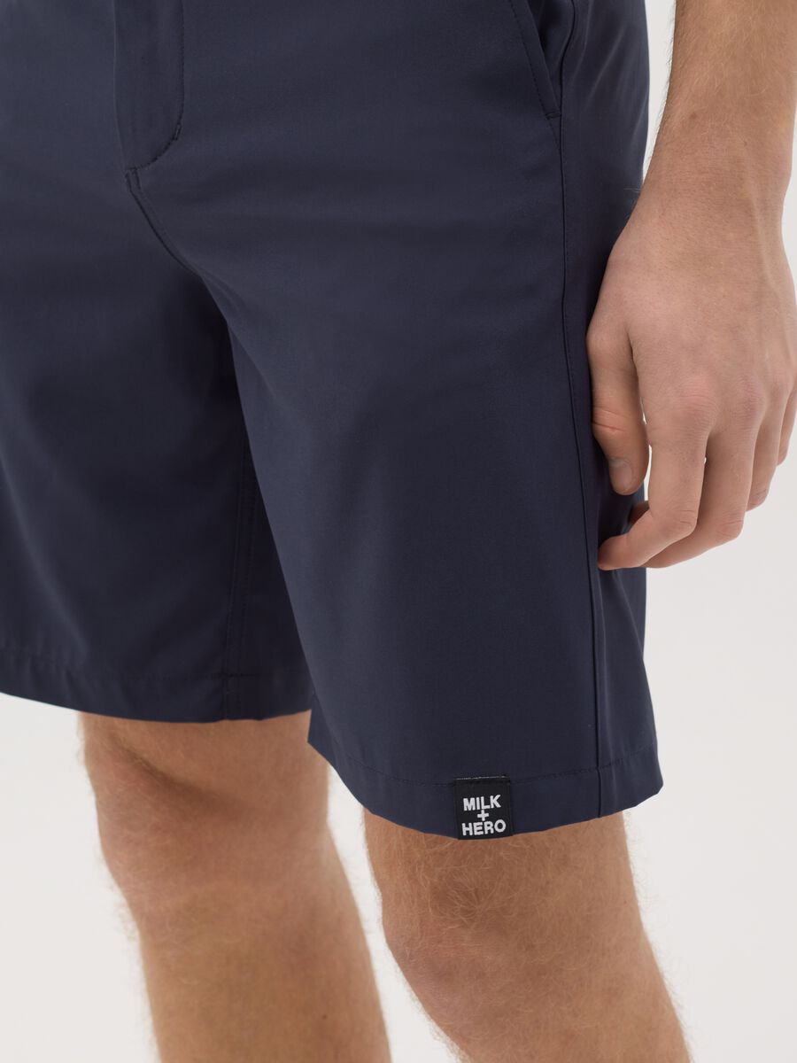 Shorts da uomo in tessuto elasticizzato blu regular fit_3
