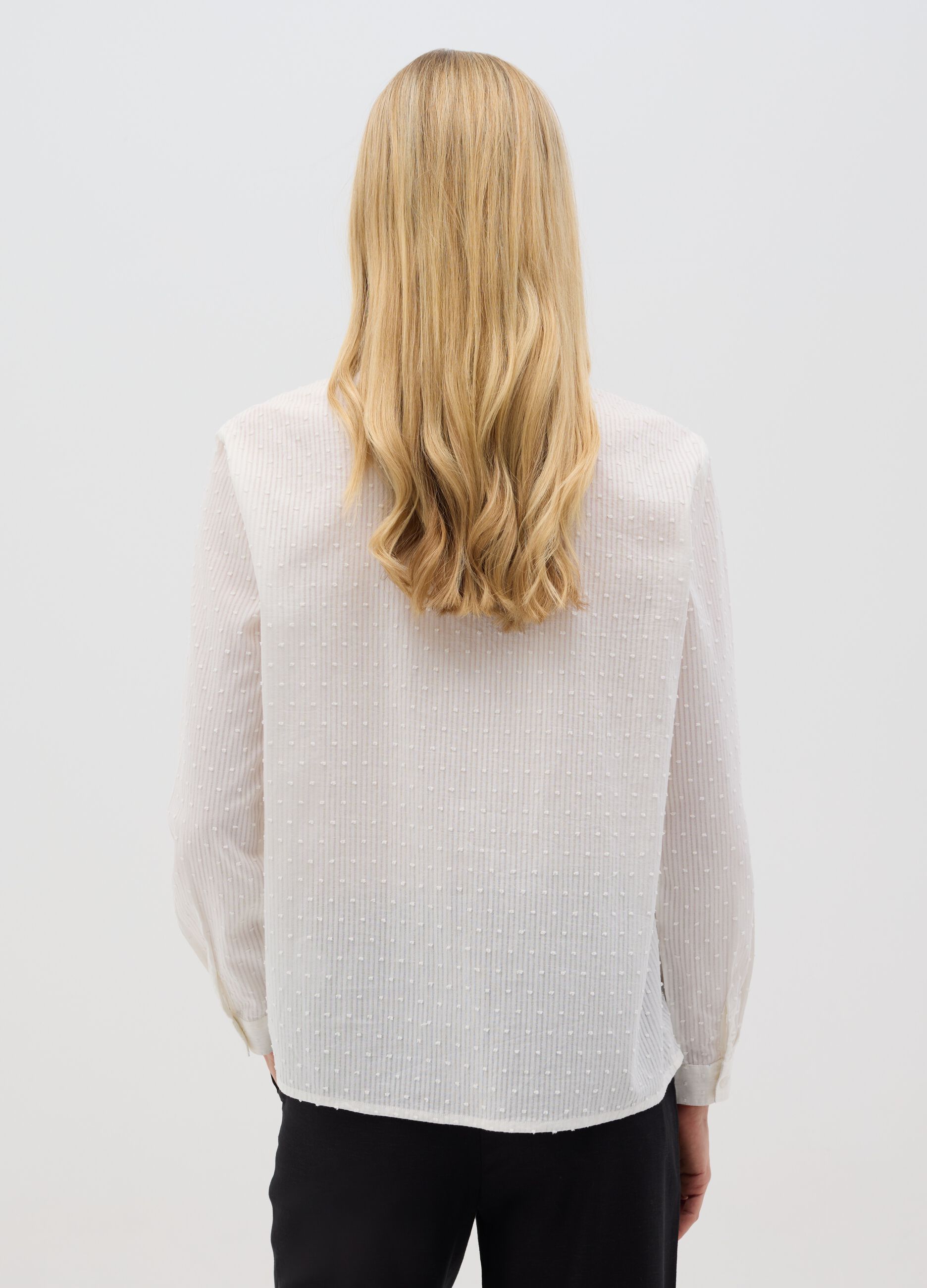 Women’s white shirt in 100% cotton with regular fit