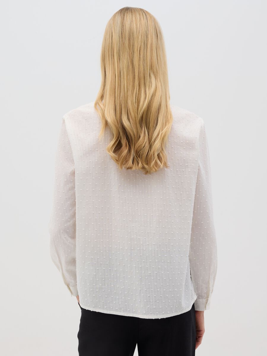 Women’s white shirt in 100% cotton with regular fit_2