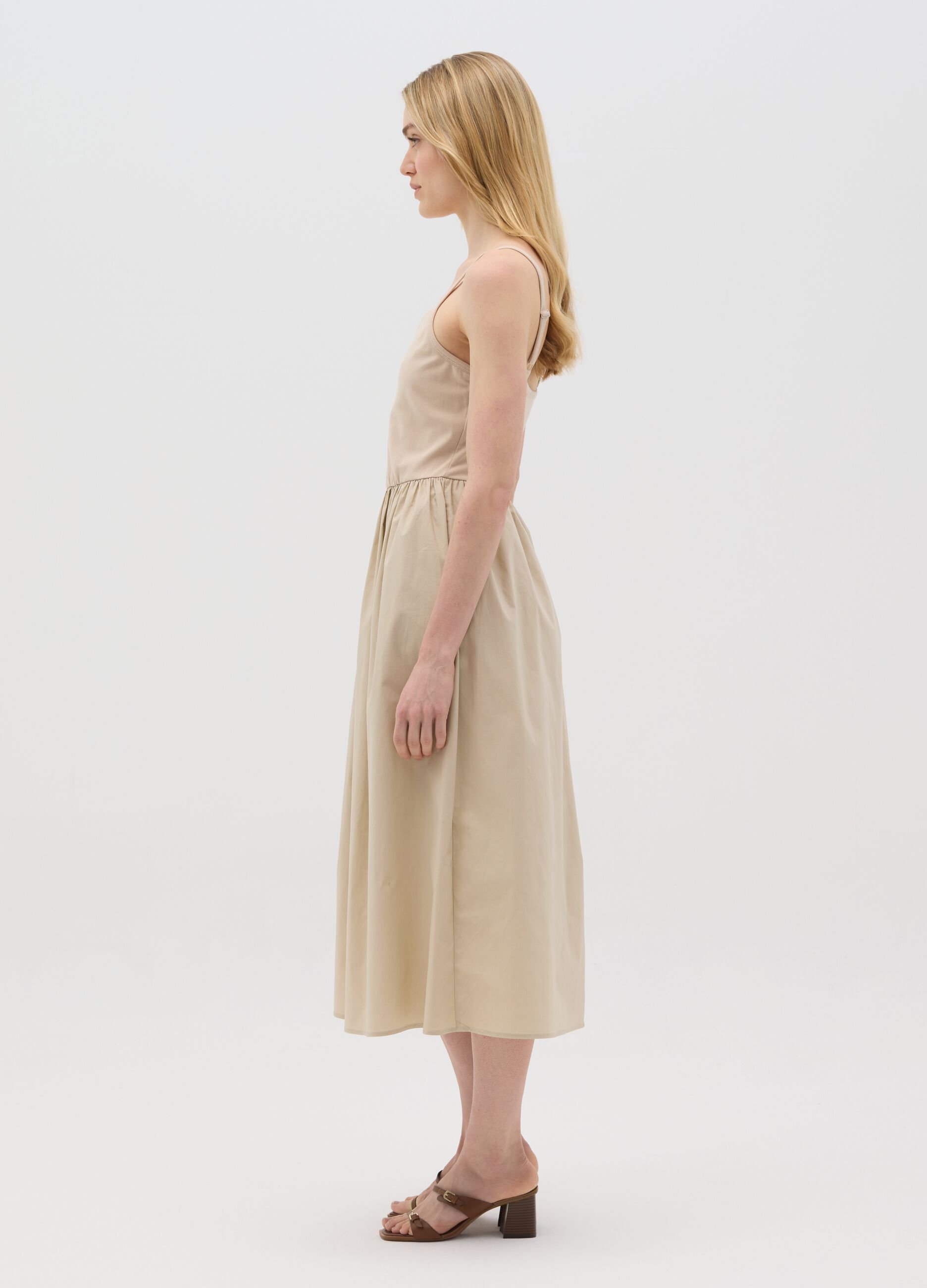 Abito lungo da donna in cotone elasticizzato beige senza maniche