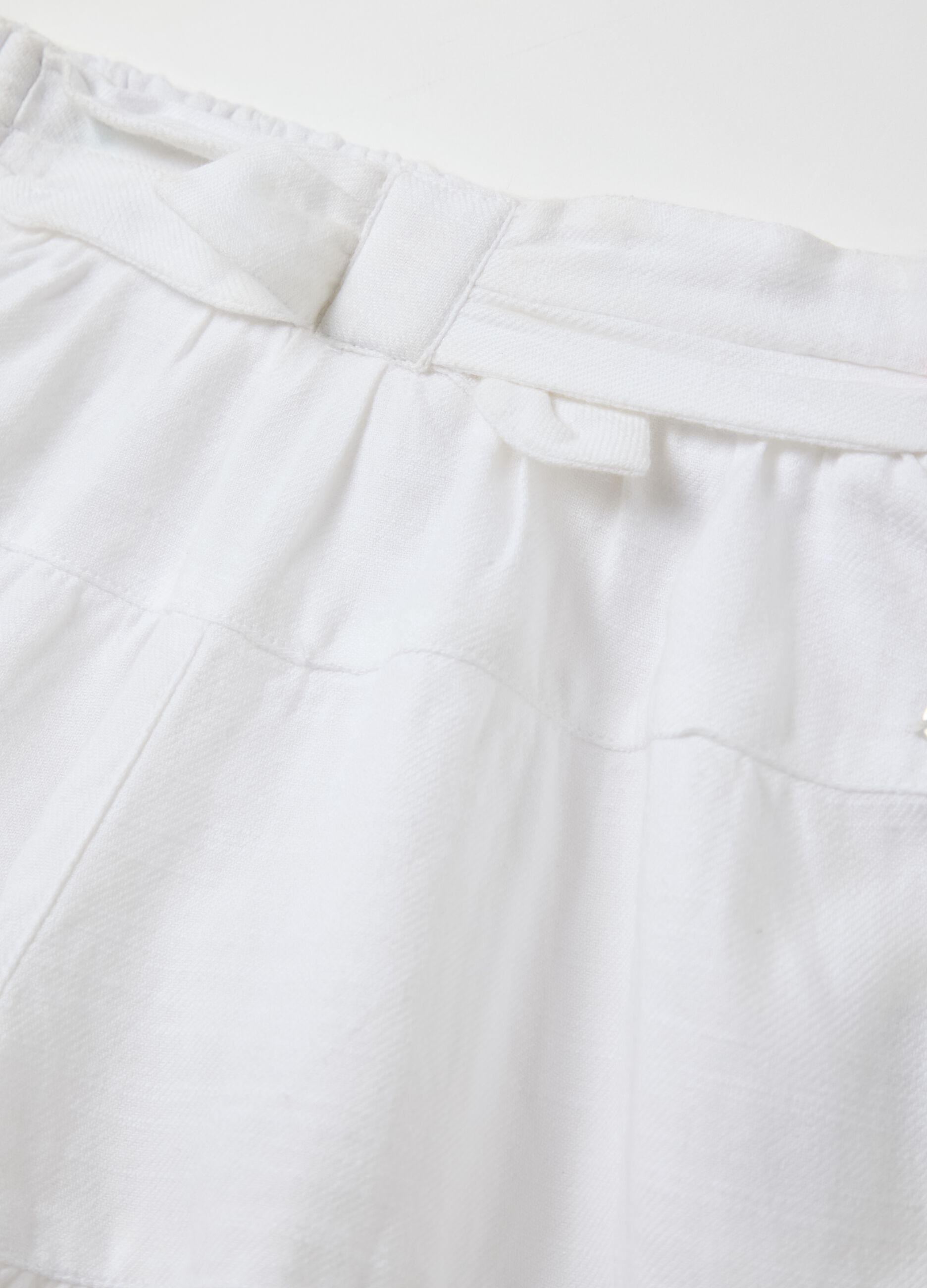 White pure cotton shorts with embroidered details Fagottino