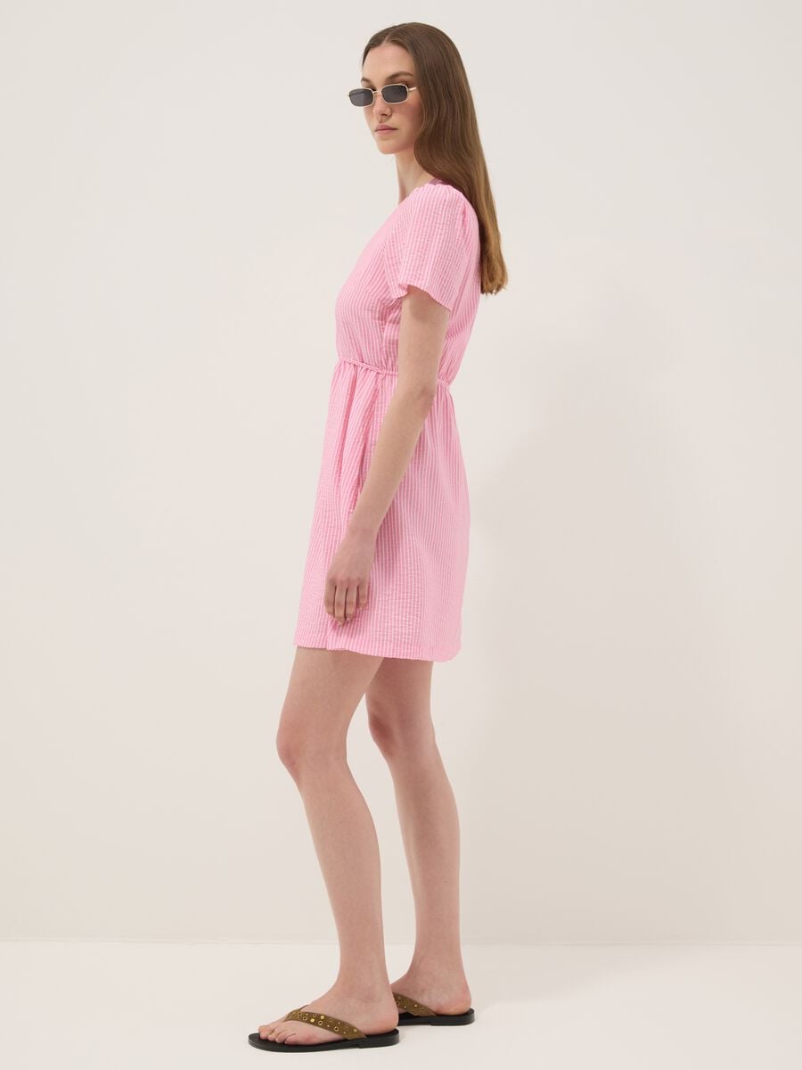 Abito rosa a righe in misto viscosa con scollo deep V_1
