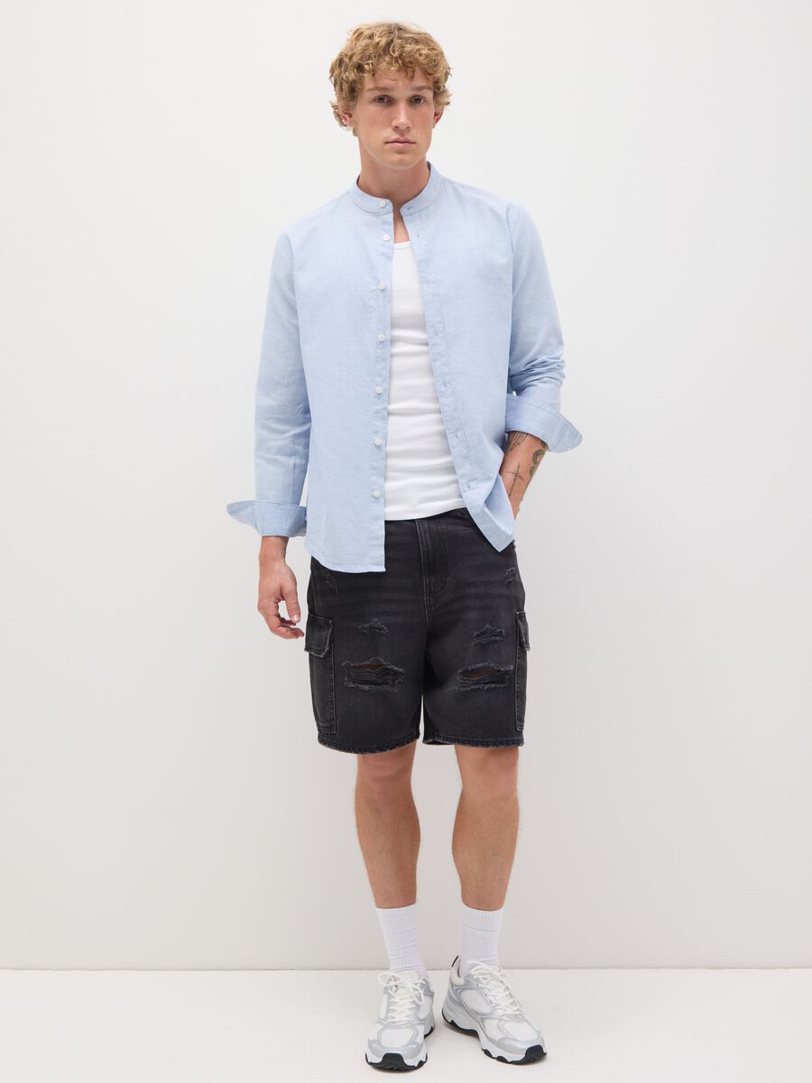 Men's blue regular fit cotton and linen shirt with button closure_1