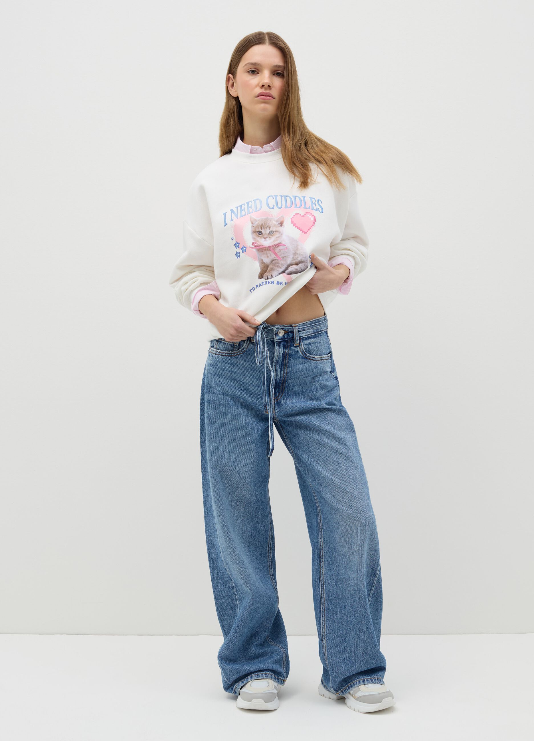 Round neck sweatshirt with print