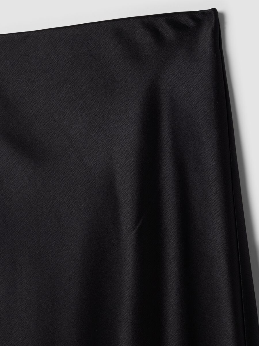 Gonna midi nera satinata in tessuto elasticizzato_5