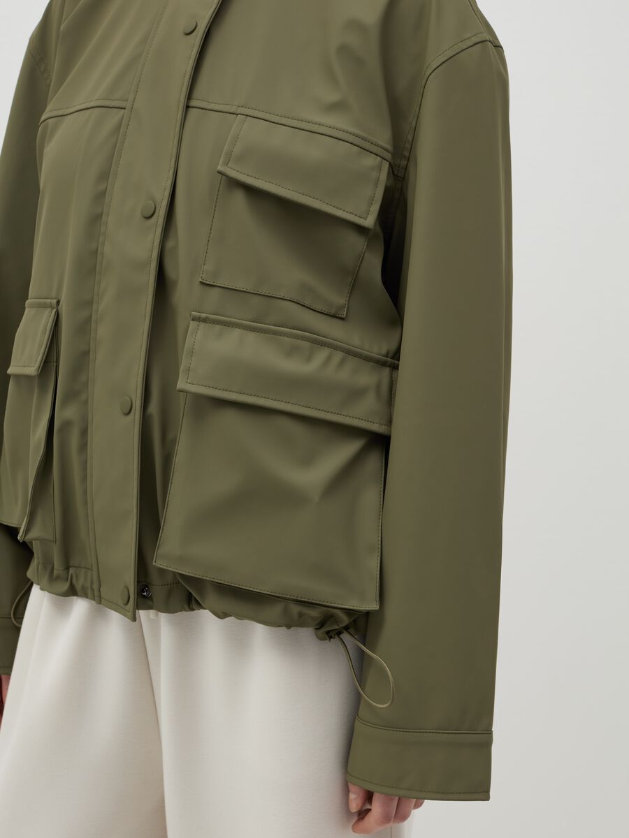 Short parka with hood and drawstring_3