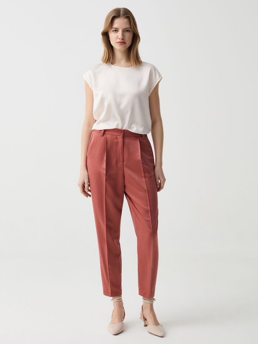 Elegant cigarette trousers with darts_0