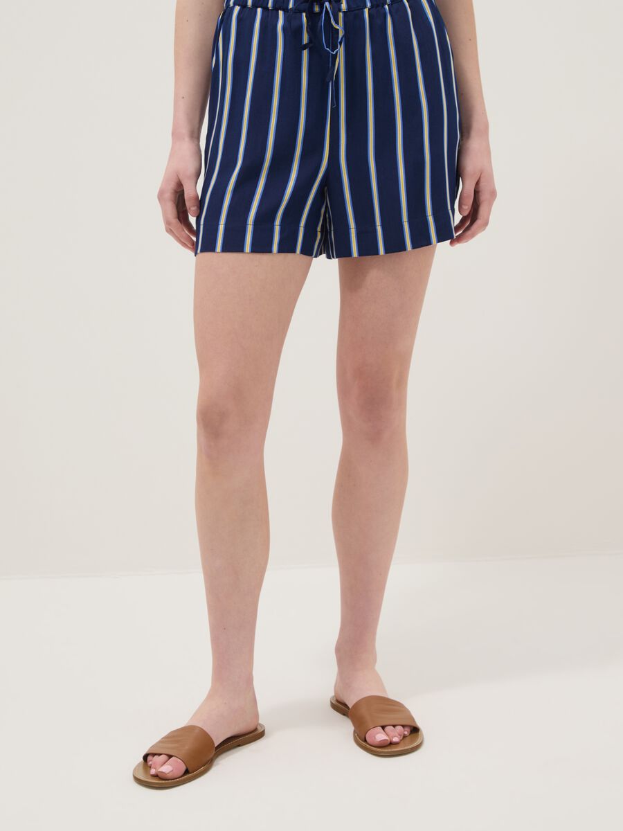 Shorts blu a righe in pura viscosa_1