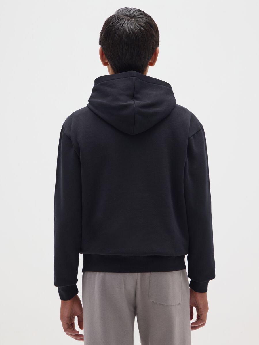 Felpa da ragazzo in puro cotone nero con cappuccio_1