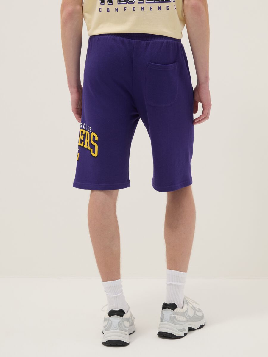 Purple cotton blend shorts with Los Angeles Lakers prints_2