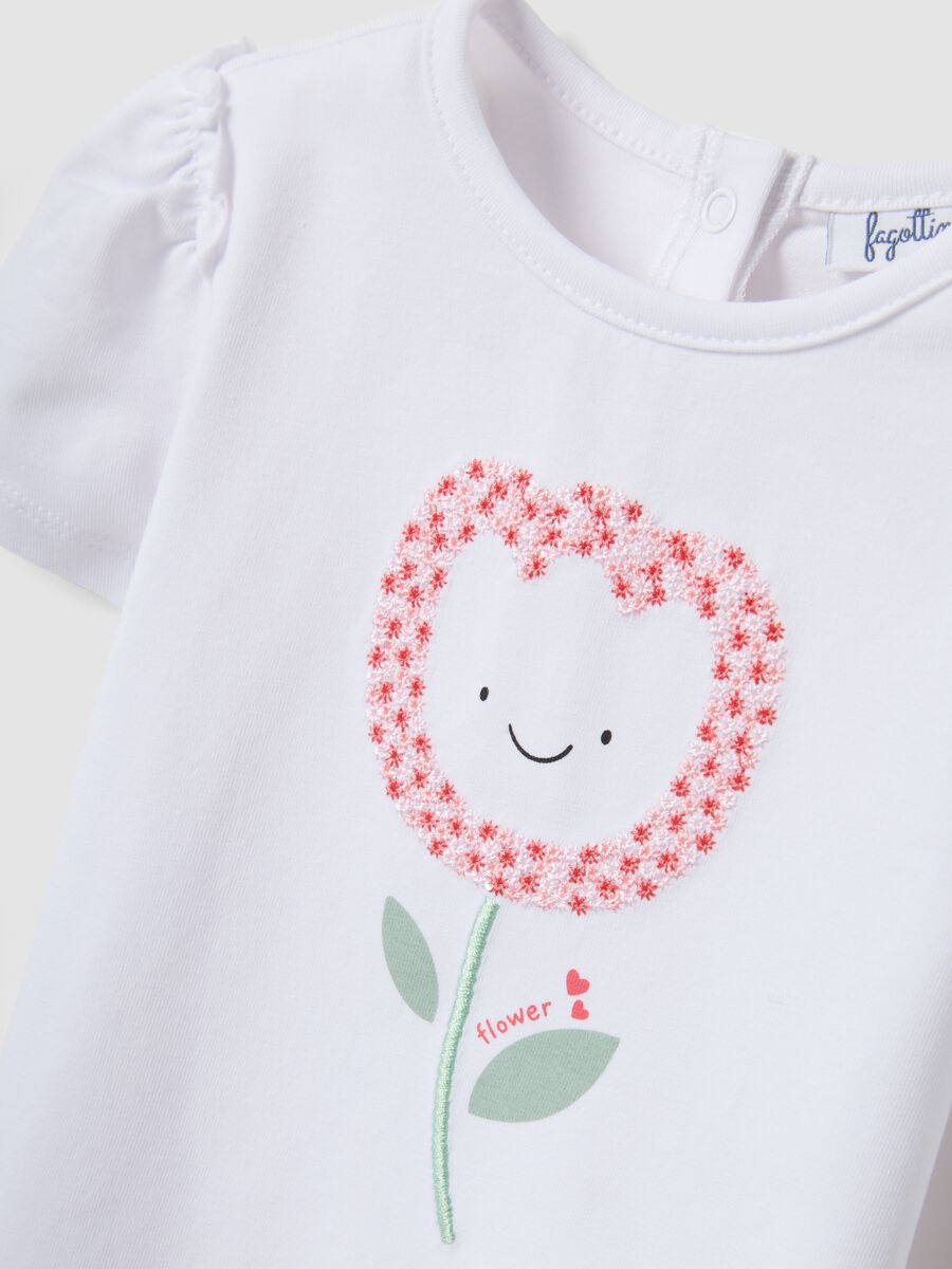 White stretchy cotton regular fit girl&rsquo;s t-shirt with flower embroidery_2