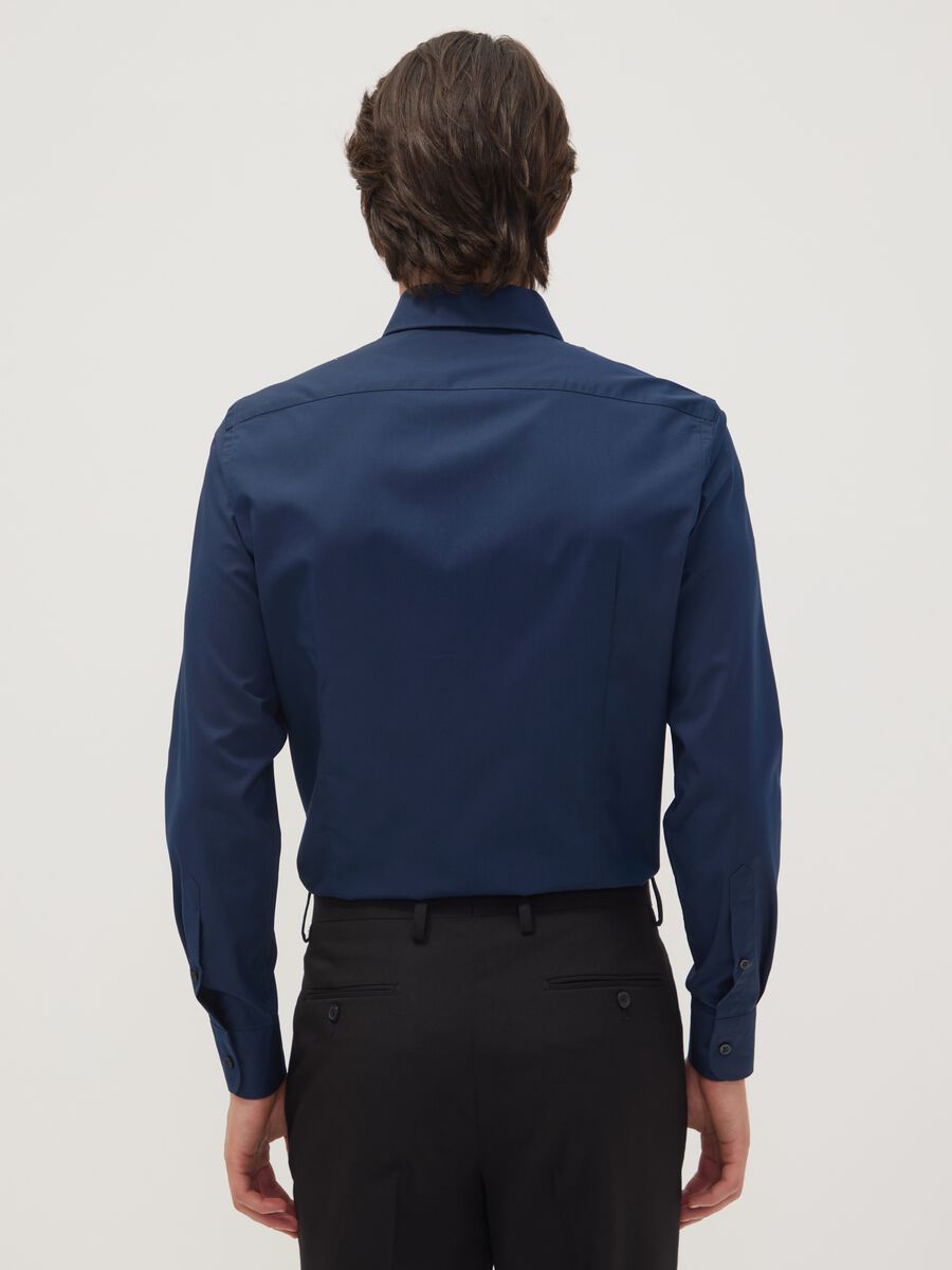 Camicia blu slim fit con collo button down easy iron_2