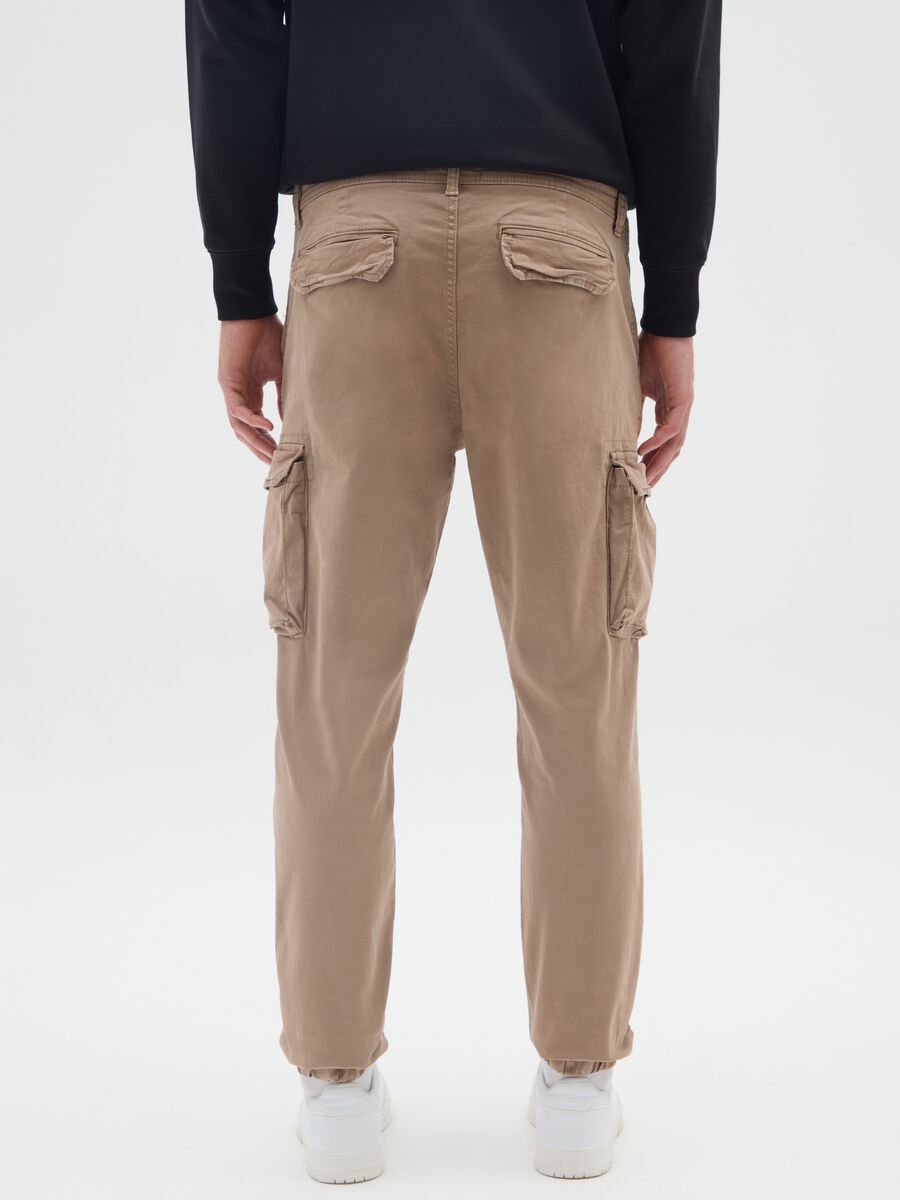 Pantaloni cargo in misto cotone elasticizzato beige slim fit_2