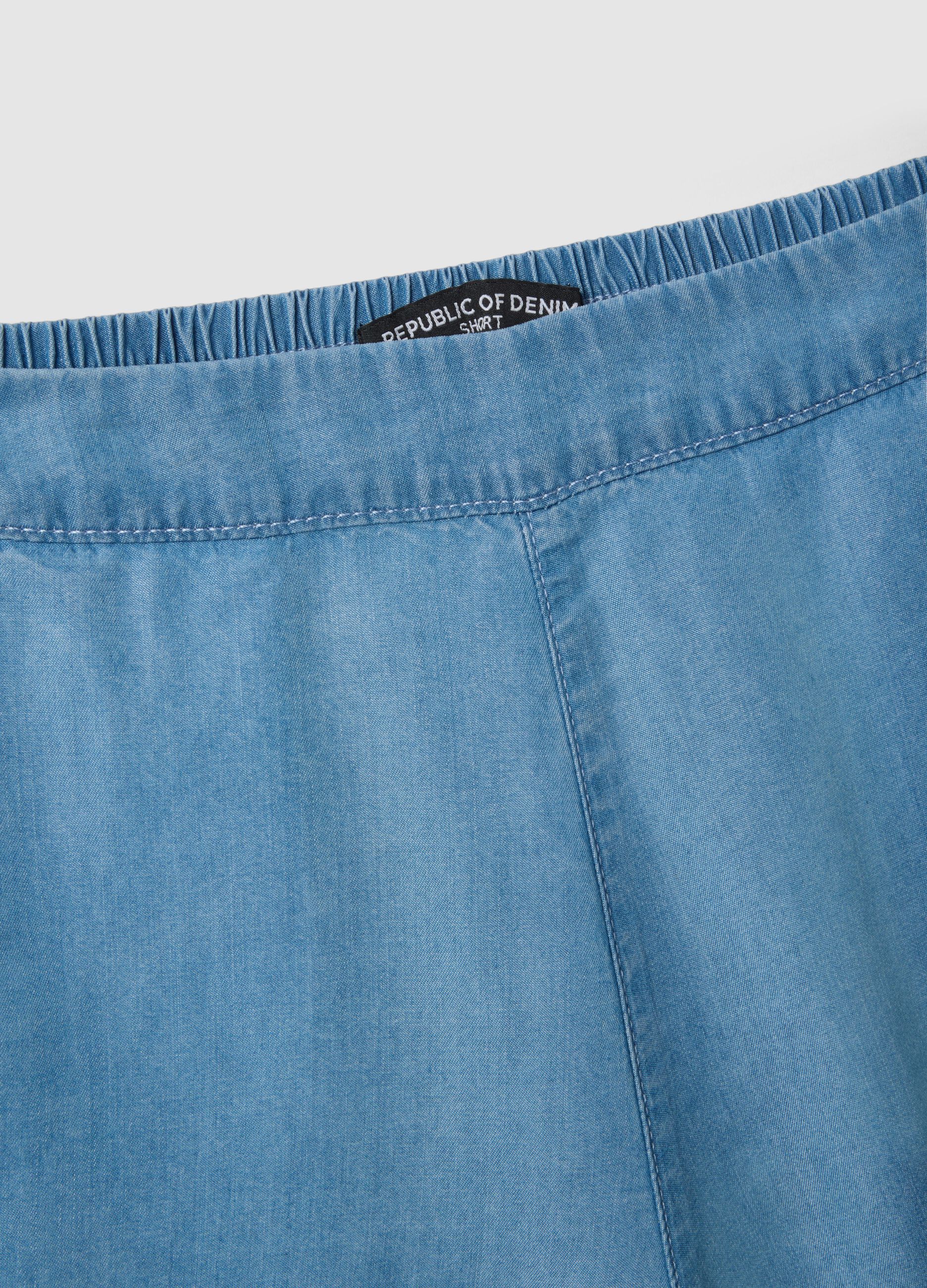 Light blue denim shorts in pure lyocell with elasticated waist, regular fit