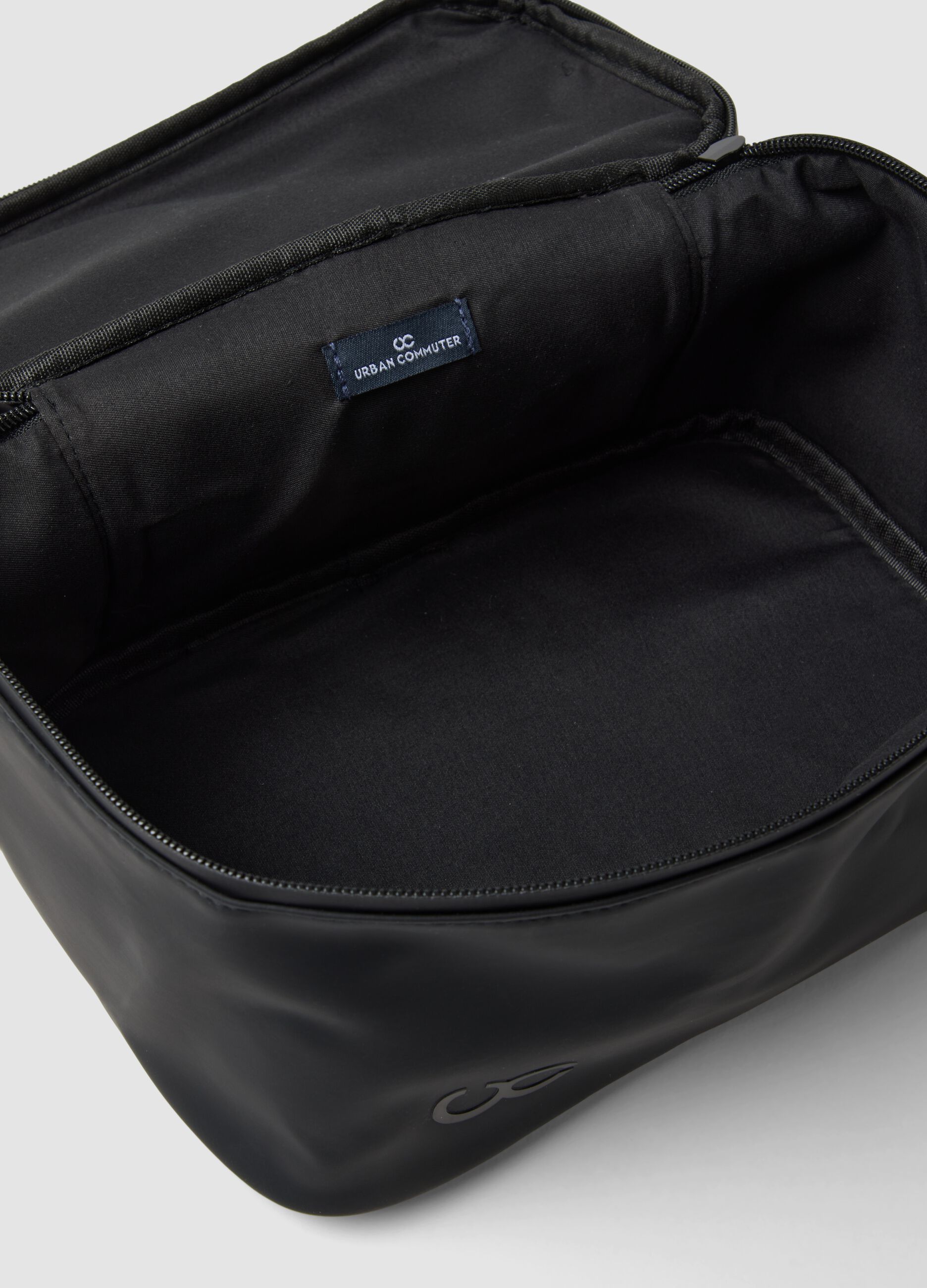 Black beauty case with handle and zip closure