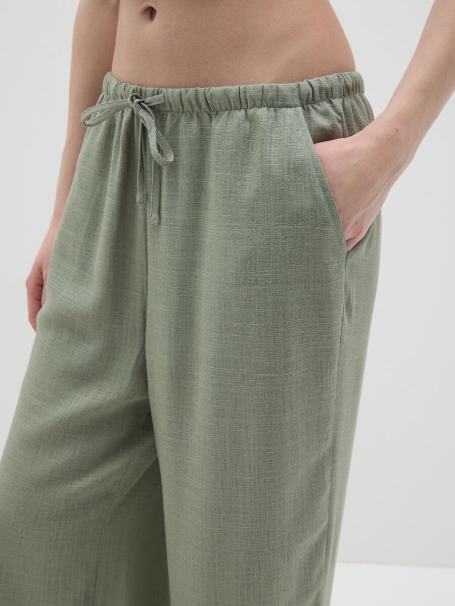 Green wide trousers made of viscose and linen_2