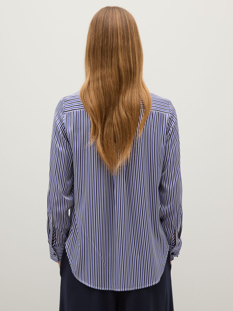 Blue striped shirt in stretch fabric_3