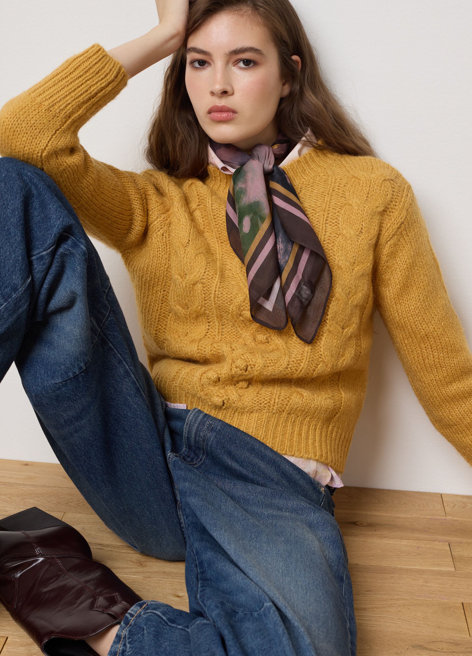 Yellow regular fit sweater with round neckline