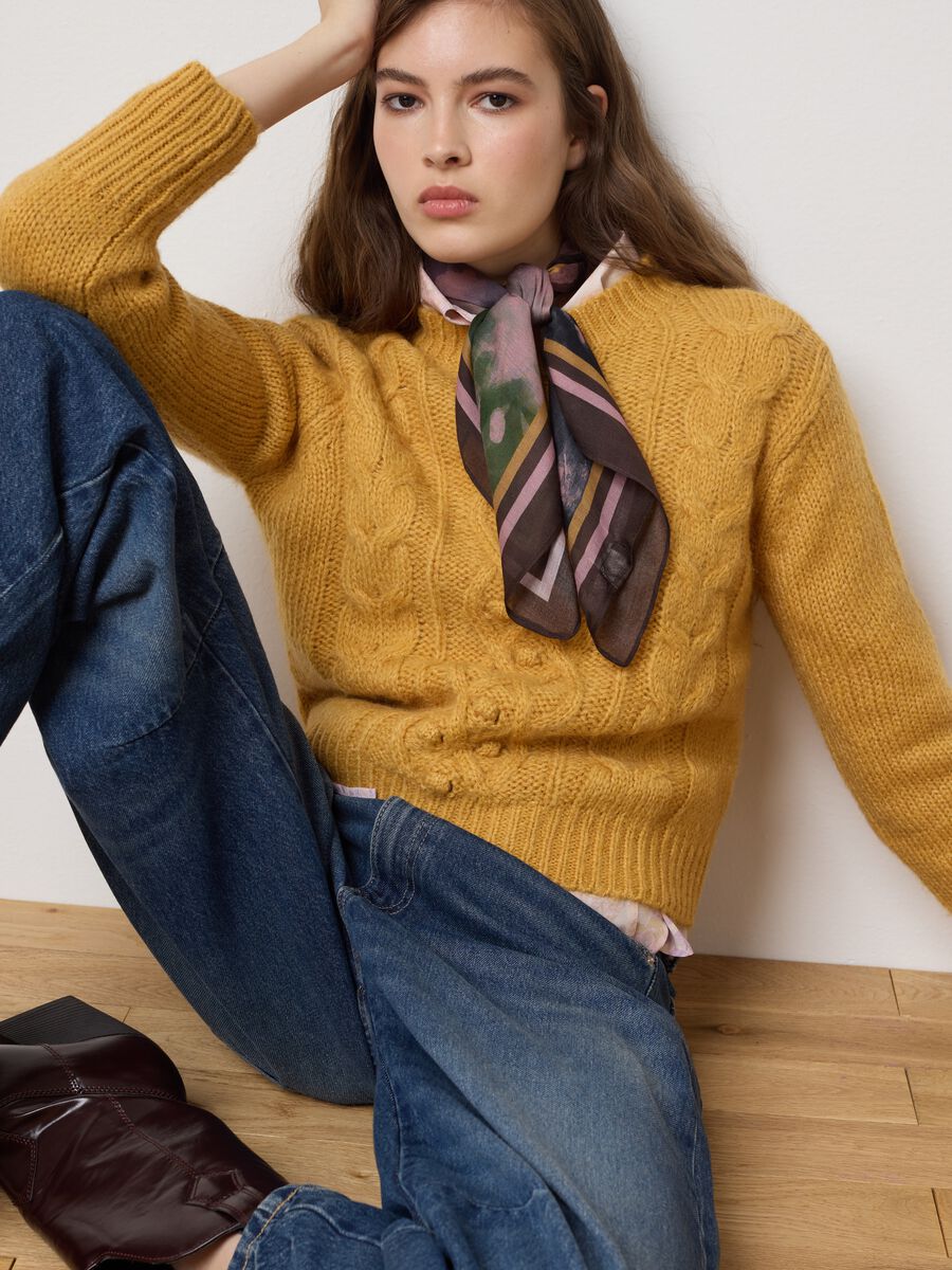 Yellow regular fit sweater with round neckline_0