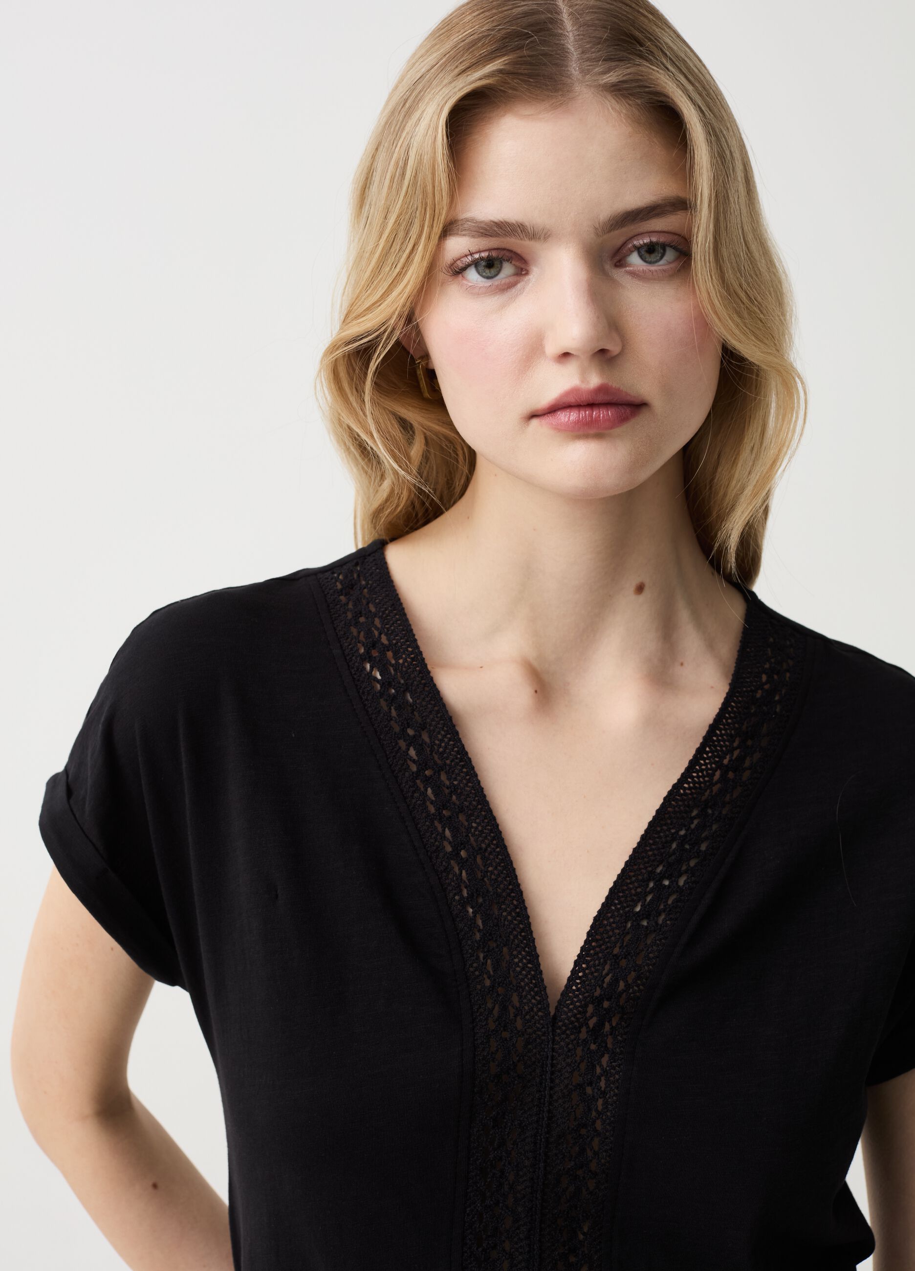 Cotton T-shirt with crochet insert