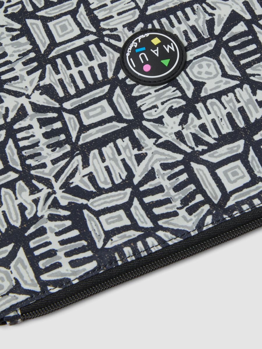 Pochette multicolor con fantasia geometrica_2