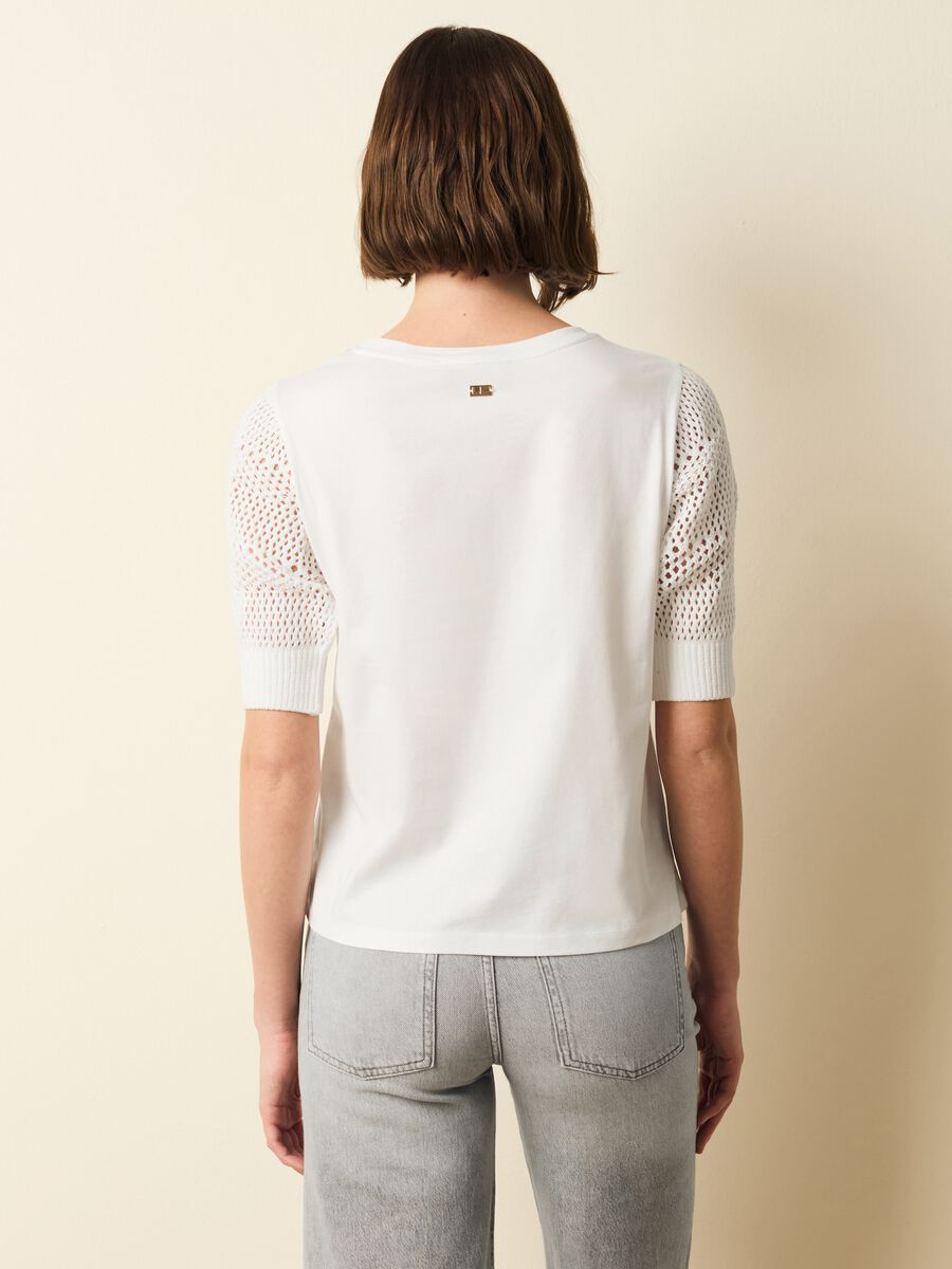 T-shirt with puff sleeves and crochet_3